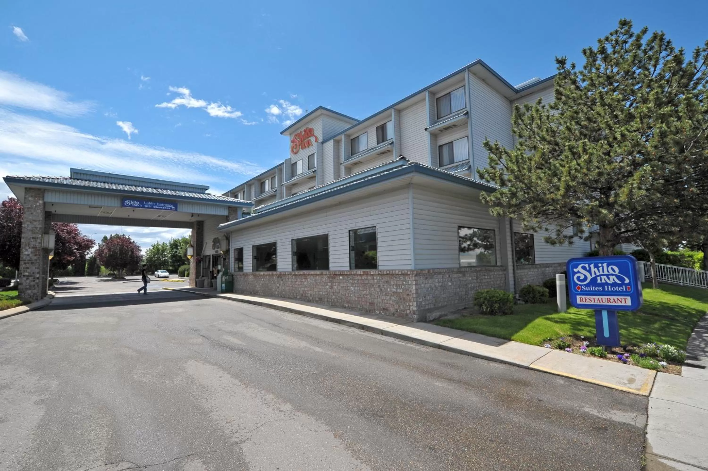 Facade/entrance in Shilo Inn Suites Hotel - Nampa Suites