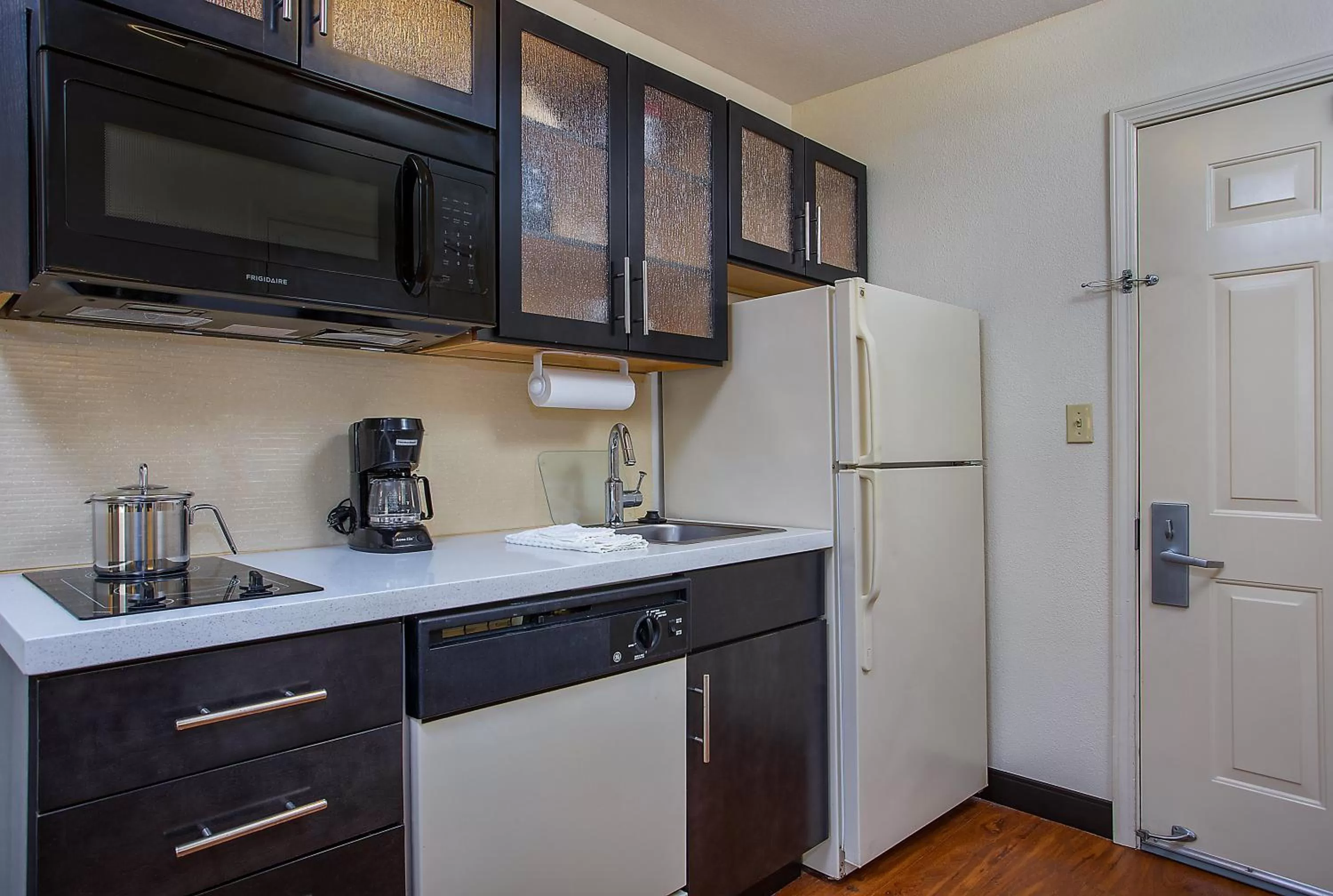 Queen Studio in Candlewood Suites Louisville Airport, an IHG Hotel