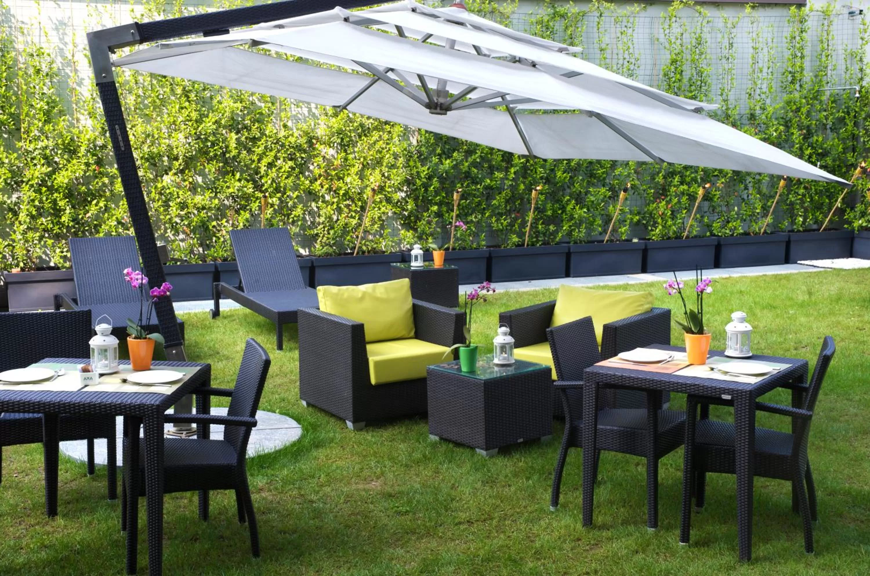 Garden in Acca Palace AA Hotels