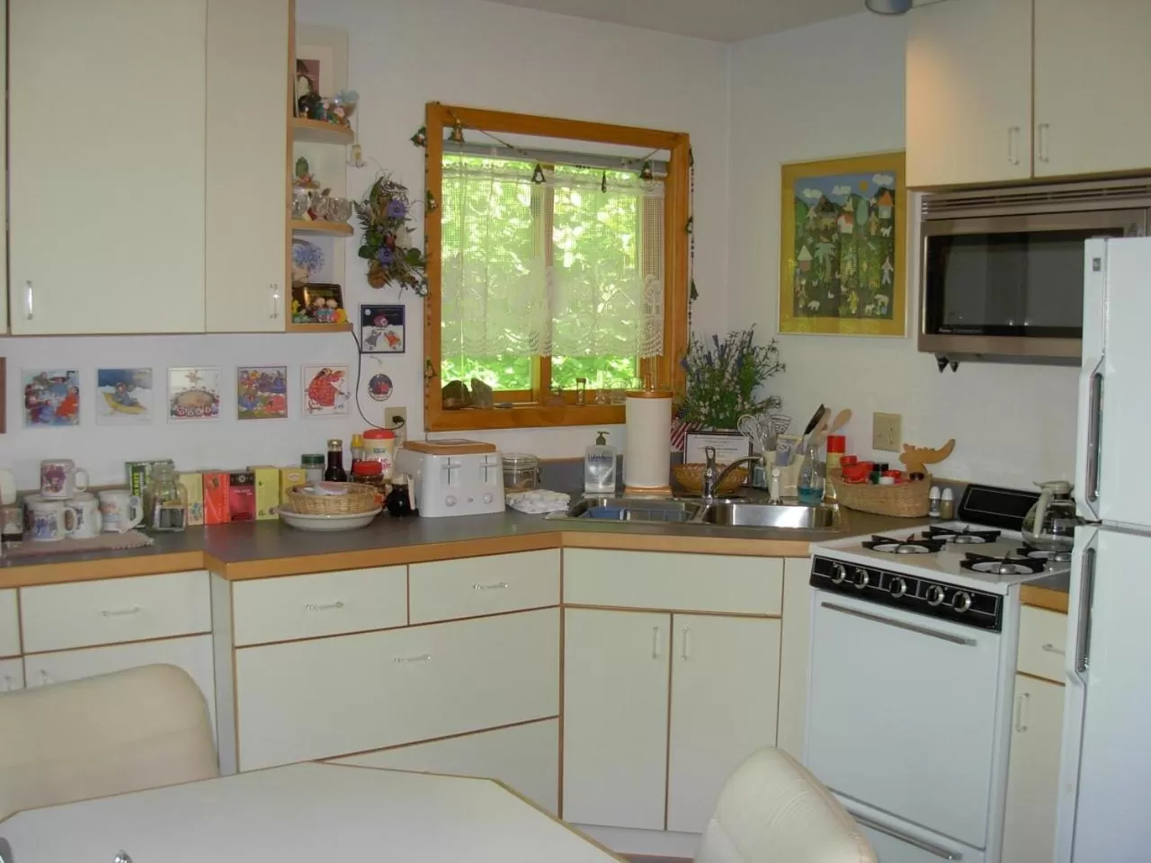 Kitchen or kitchenette in Alaska Chalet Bed & Breakfast