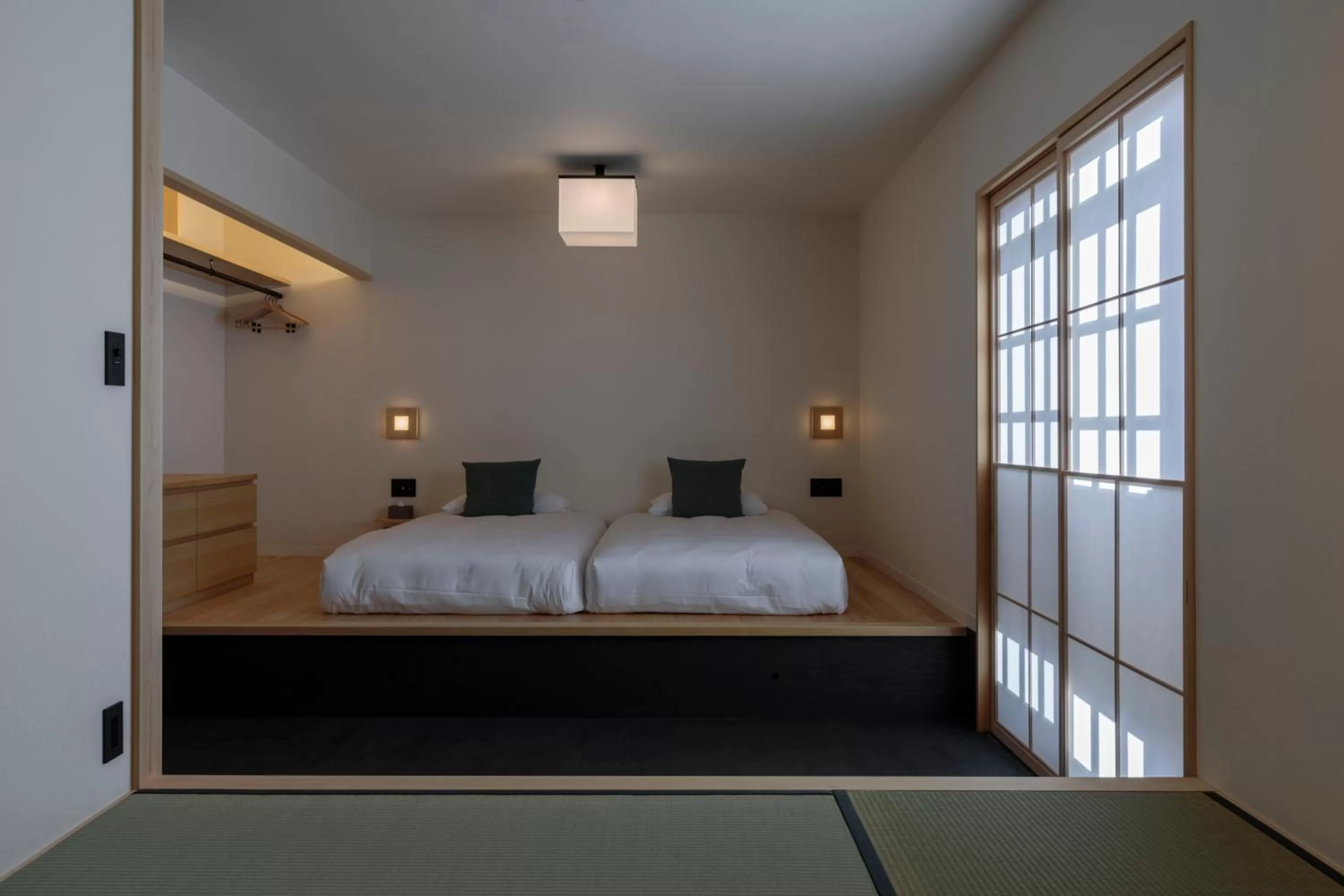 Photo of the whole room, Bed in yubune