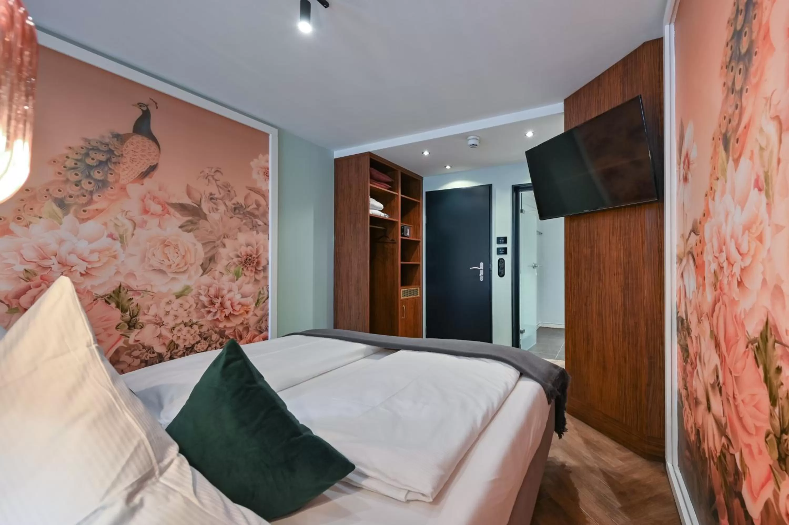 Photo of the whole room, Bed in Hotel Sonne