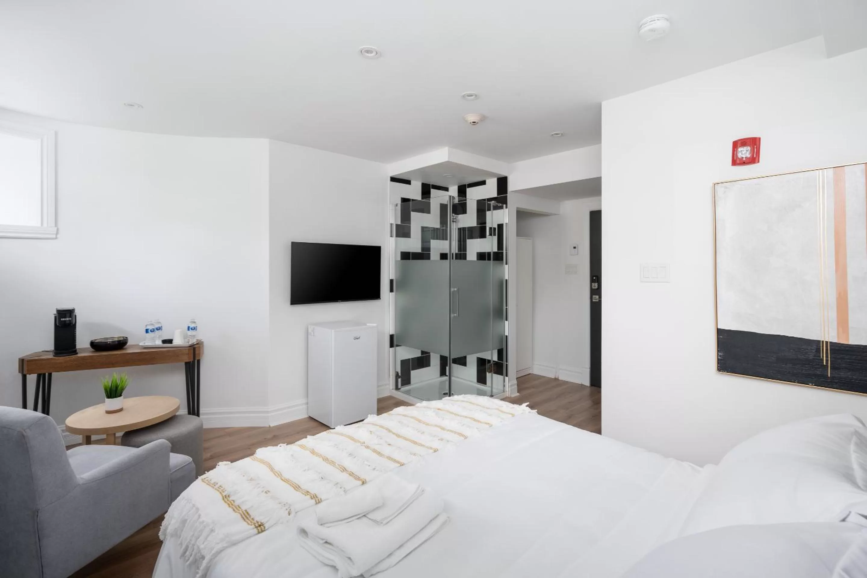 Bed in Le Penfield Par Nomade MTL