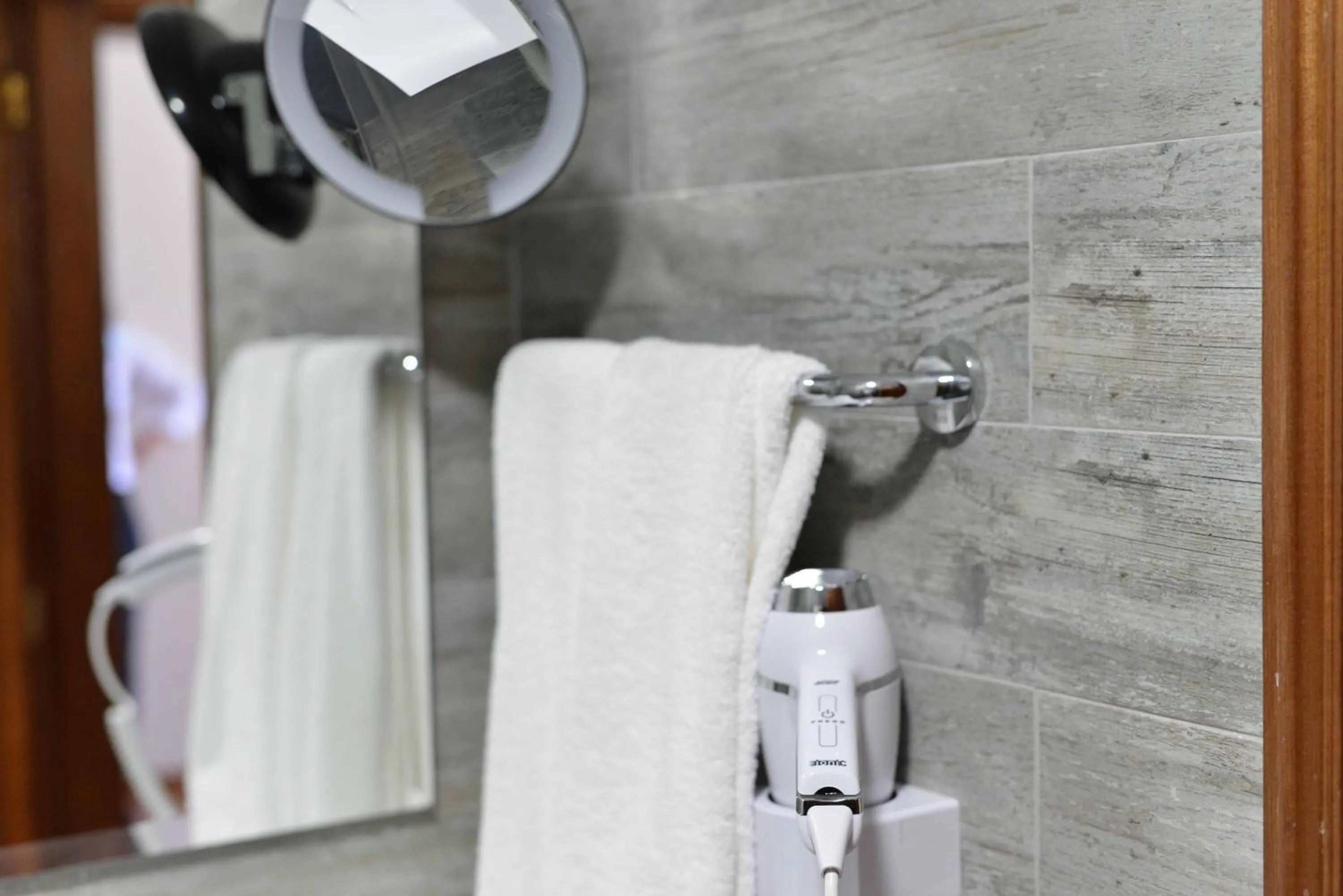 Shower in Hotel Salgueiro