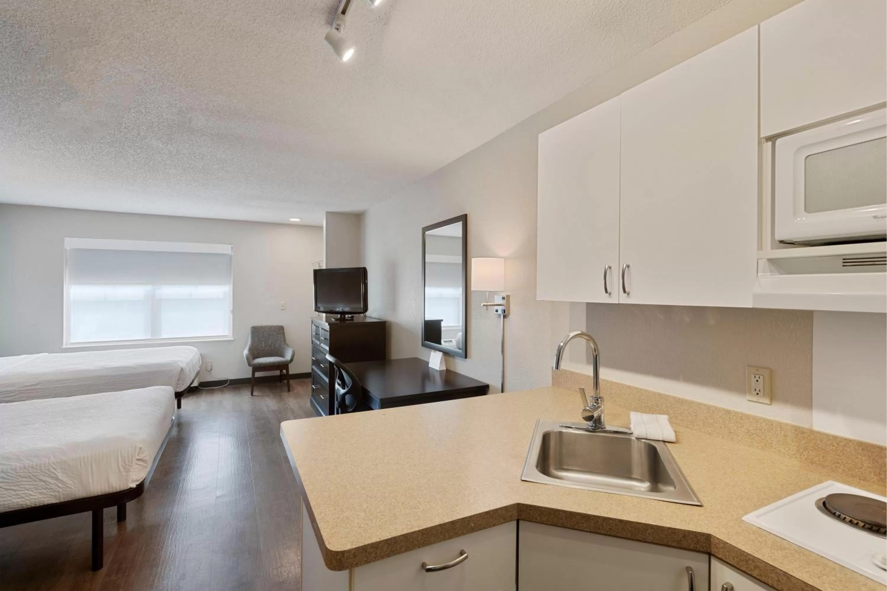 Bed in Extended Stay America Select Suites - Charlotte - Tyvola Rd