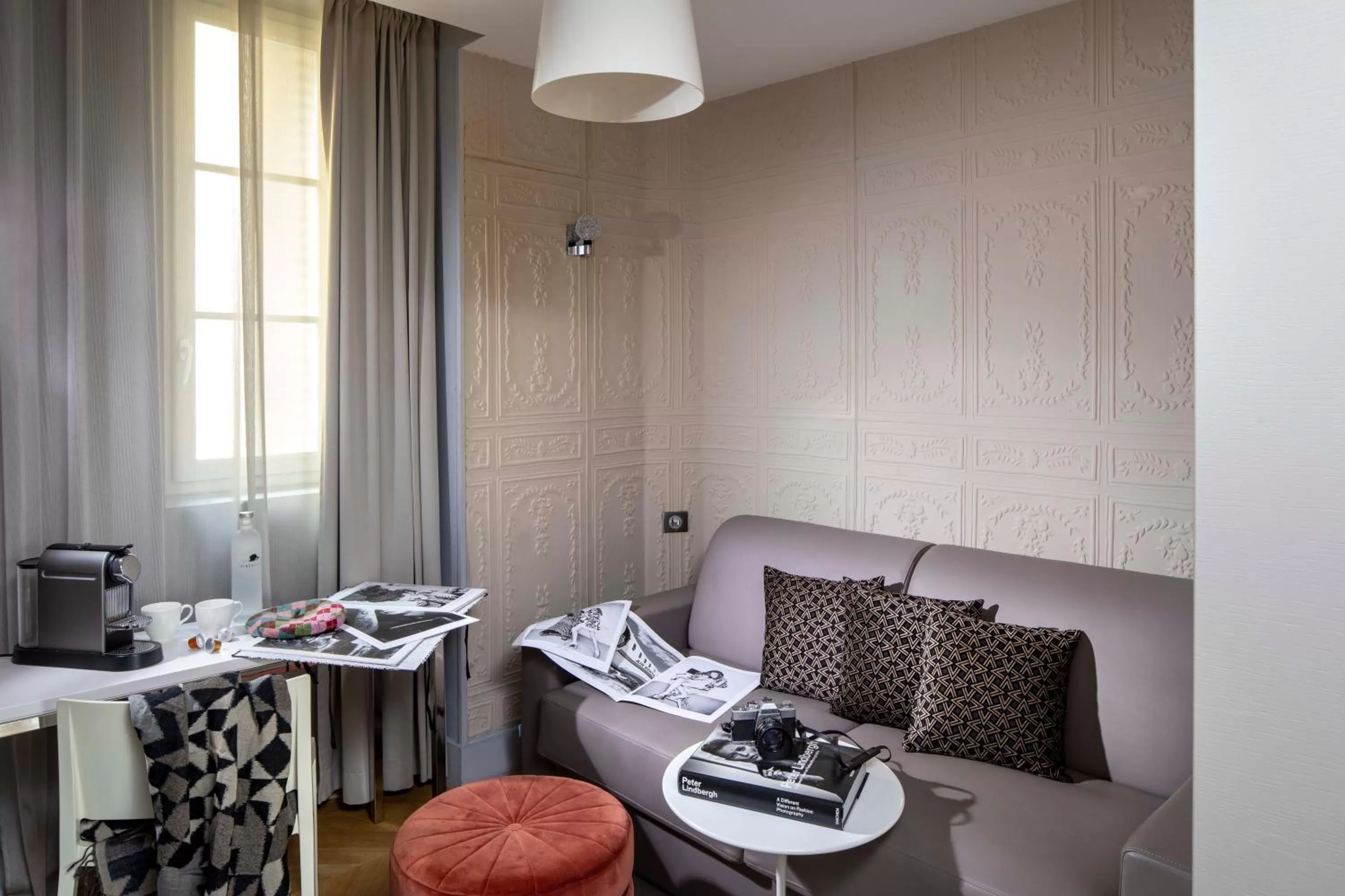 Living room in First Hotel Paris Tour Eiffel