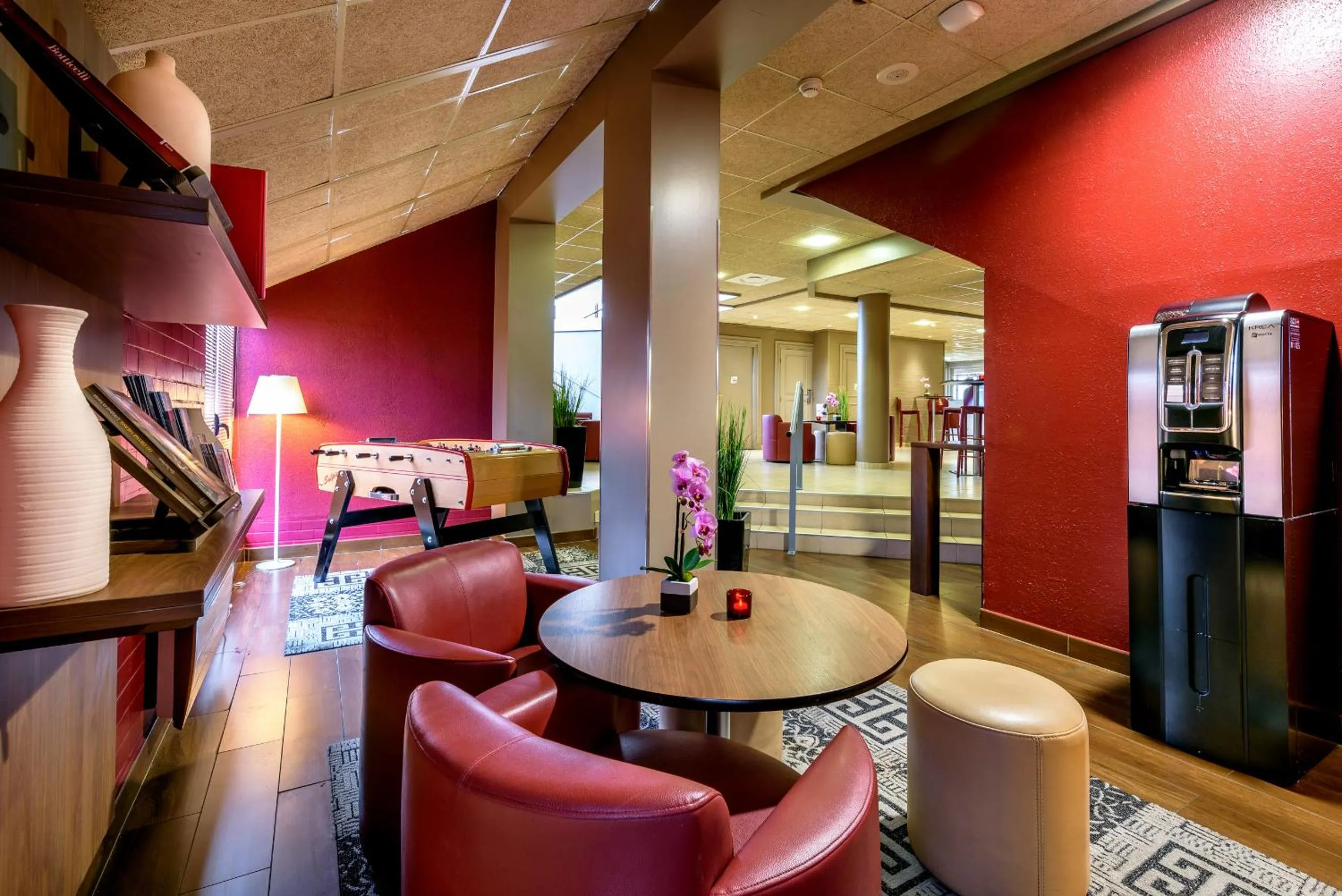 Communal lounge/ TV room in Campanile Toulouse Purpan