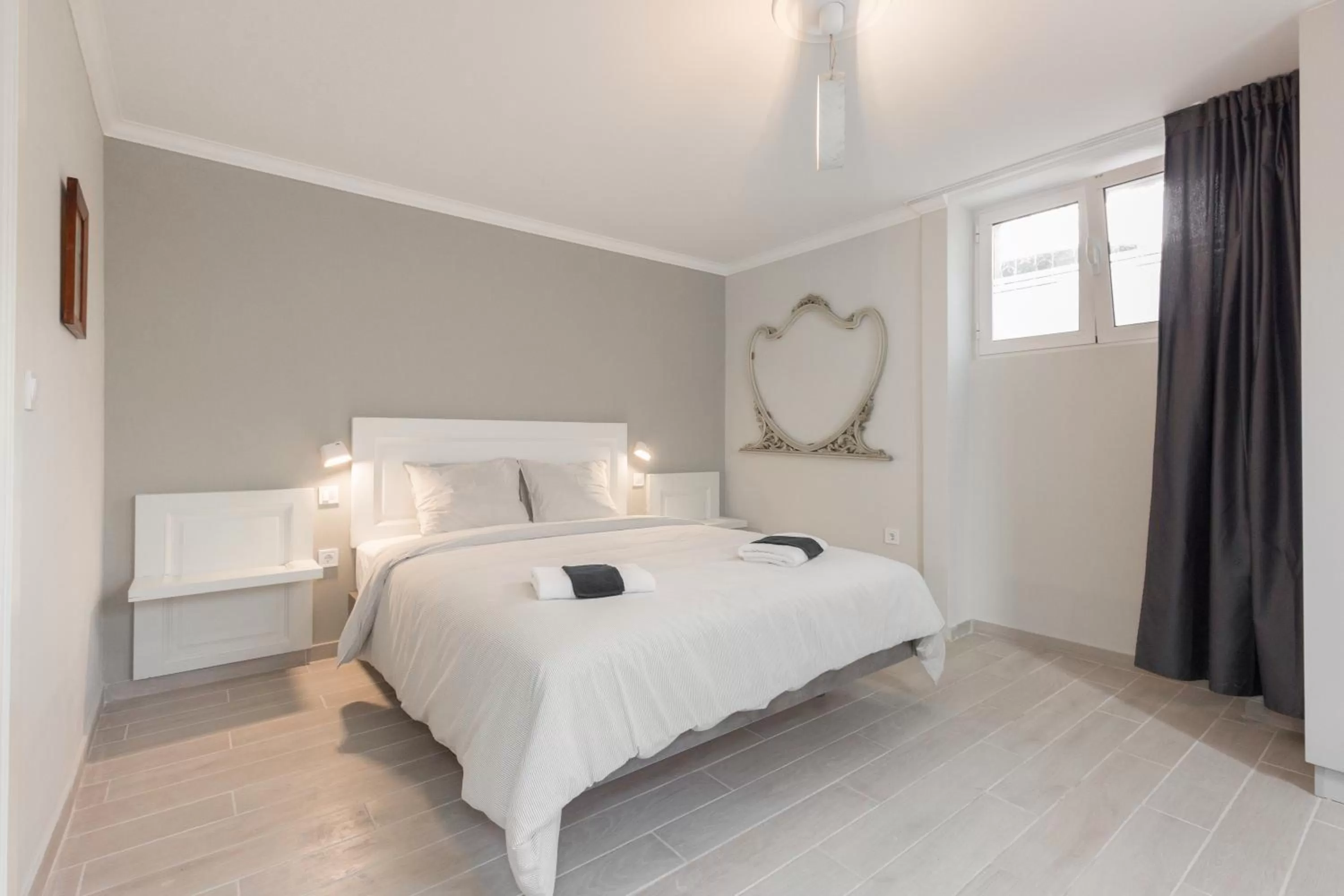 Bed in Troon of Athens Apartments