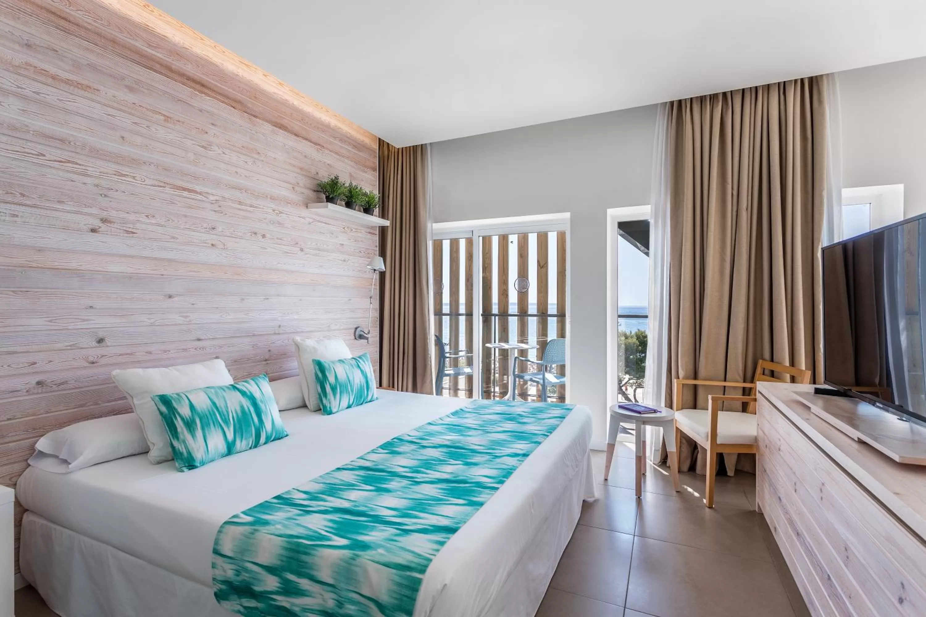 Photo of the whole room, Bed in FERGUS Style Palmanova - Adults Only