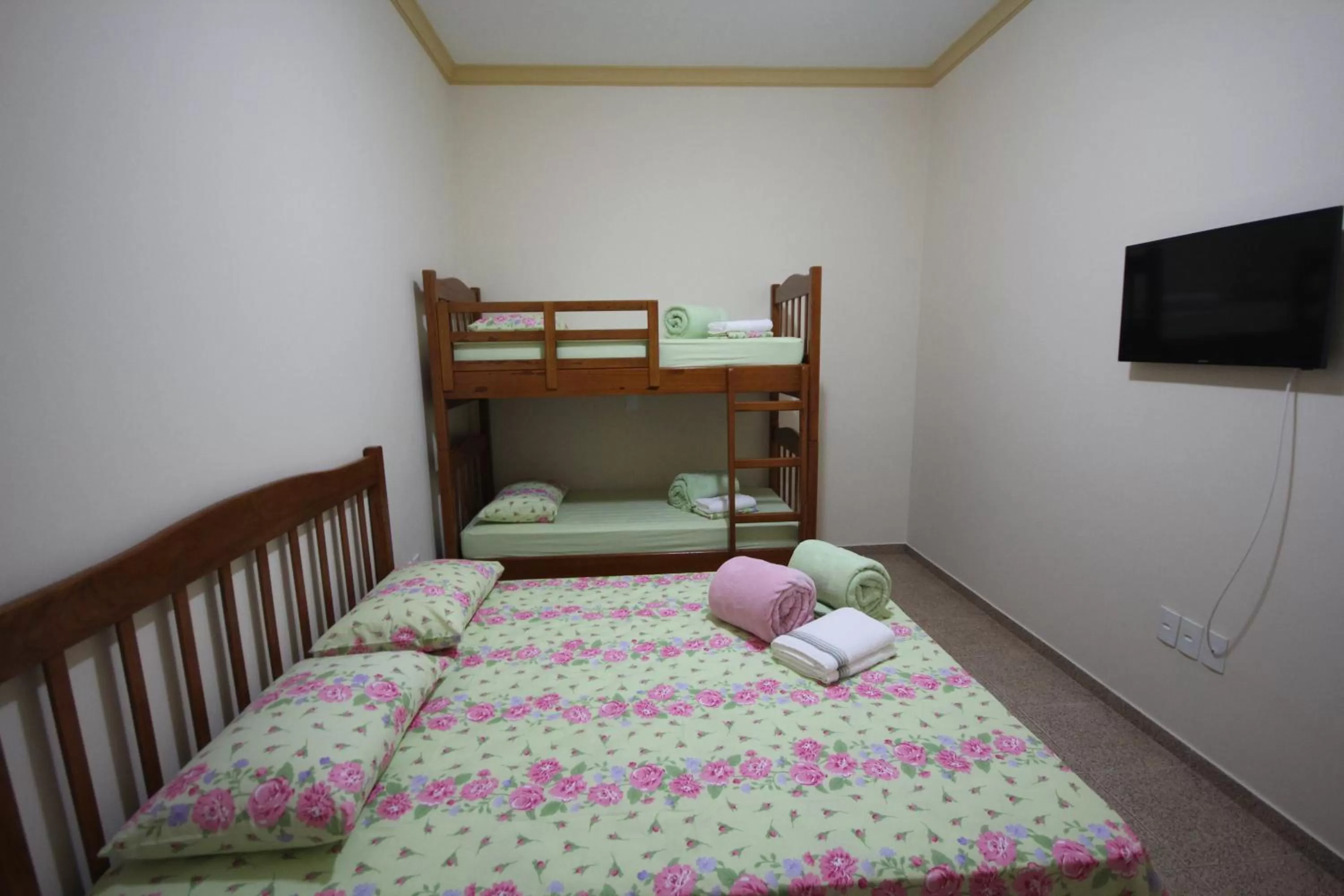 Photo of the whole room, Bunk Bed in Pousada Sorocabana
