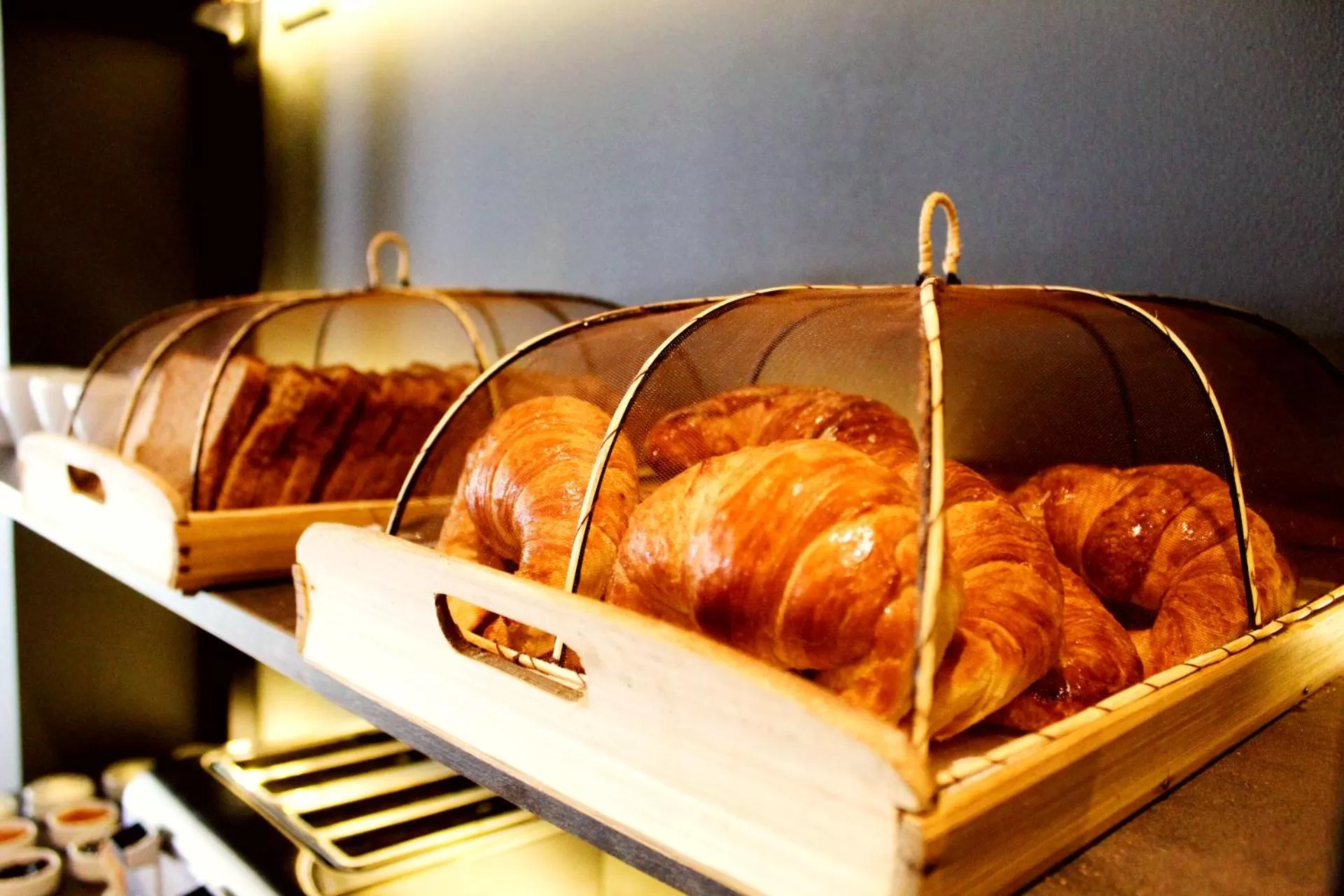 Buffet breakfast in Soltigua Apart Hotel Mendoza