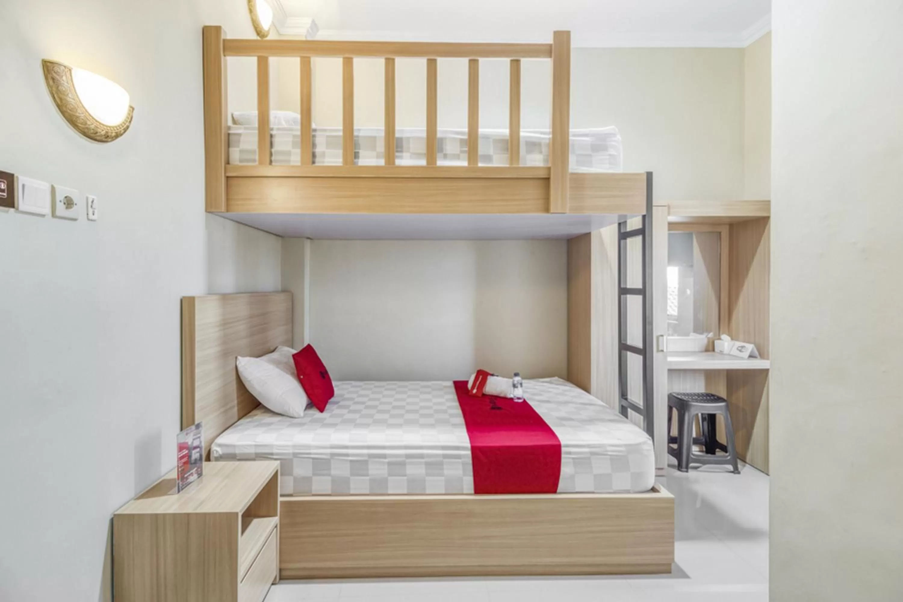 Bedroom, Bed in RedDoorz near Jogja National Museum