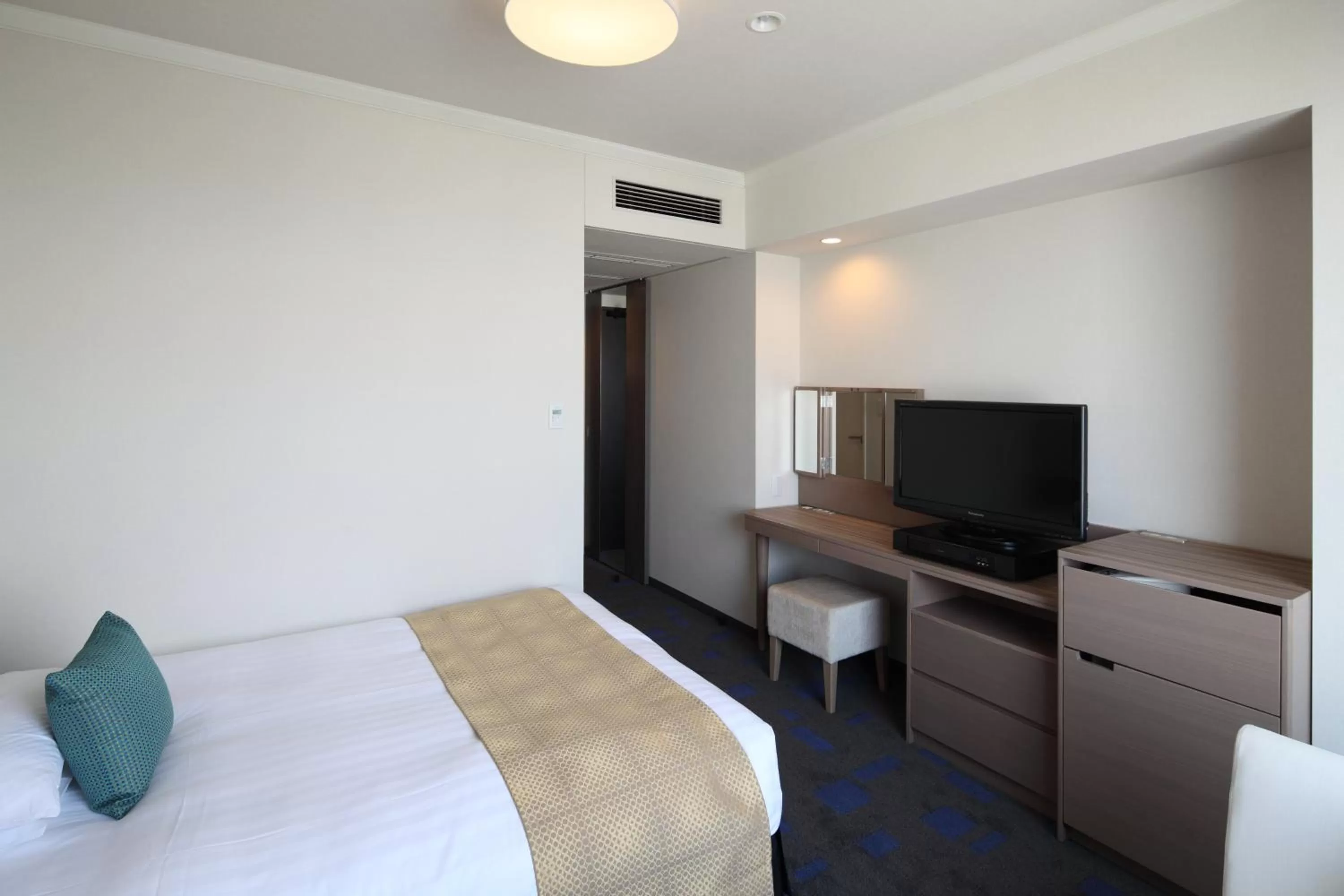 Bedroom, Bed in Shibuya Excel Hotel Tokyu