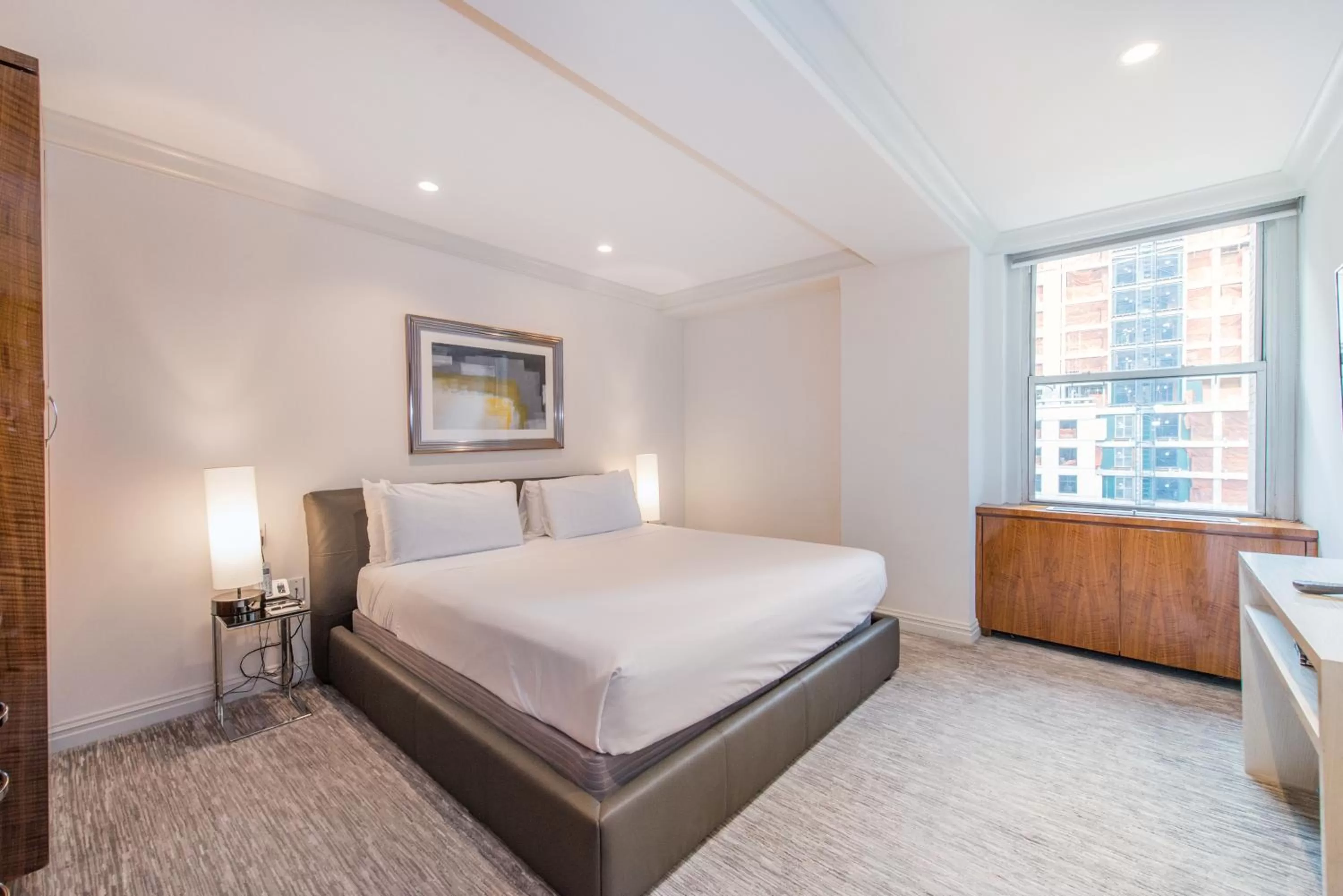 Bedroom, Bed in Lombardy Hotel