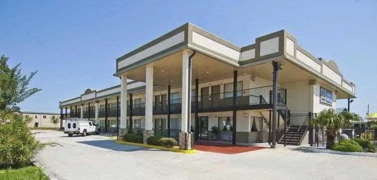 Property building in Days Inn by Wyndham Gonzales