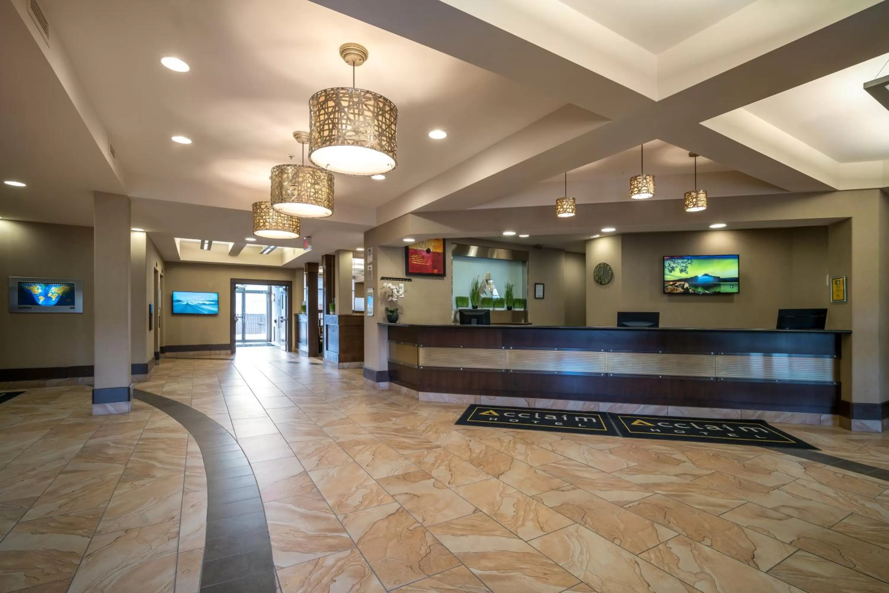 Lobby or reception in Acclaim Hotel by CLIQUE