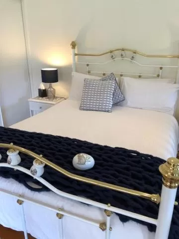 Bed in Granite Gardens Cottages & Lake Retreat