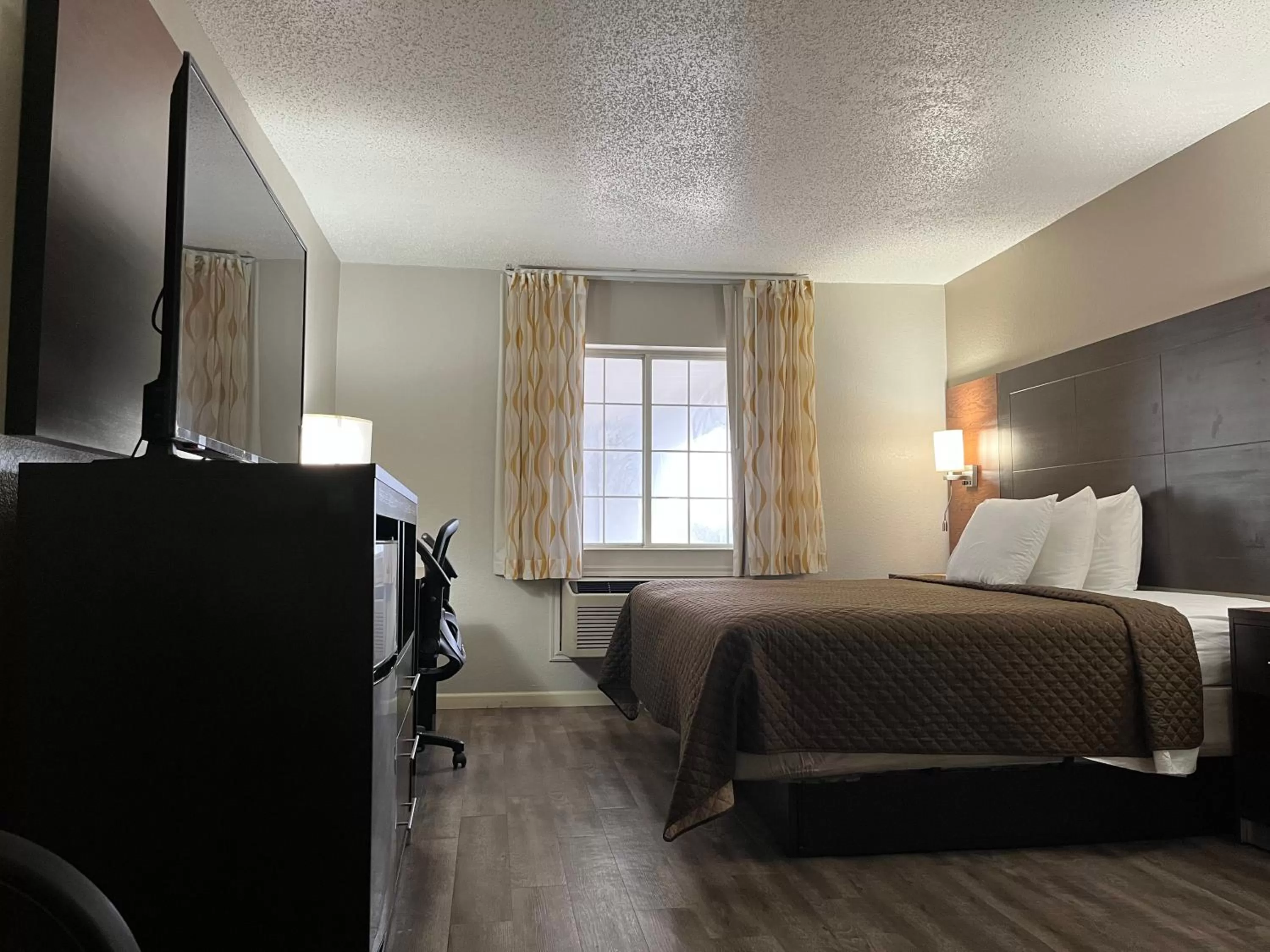 King Room - Disability Access in Motel 6 Tulsa, OK Airport