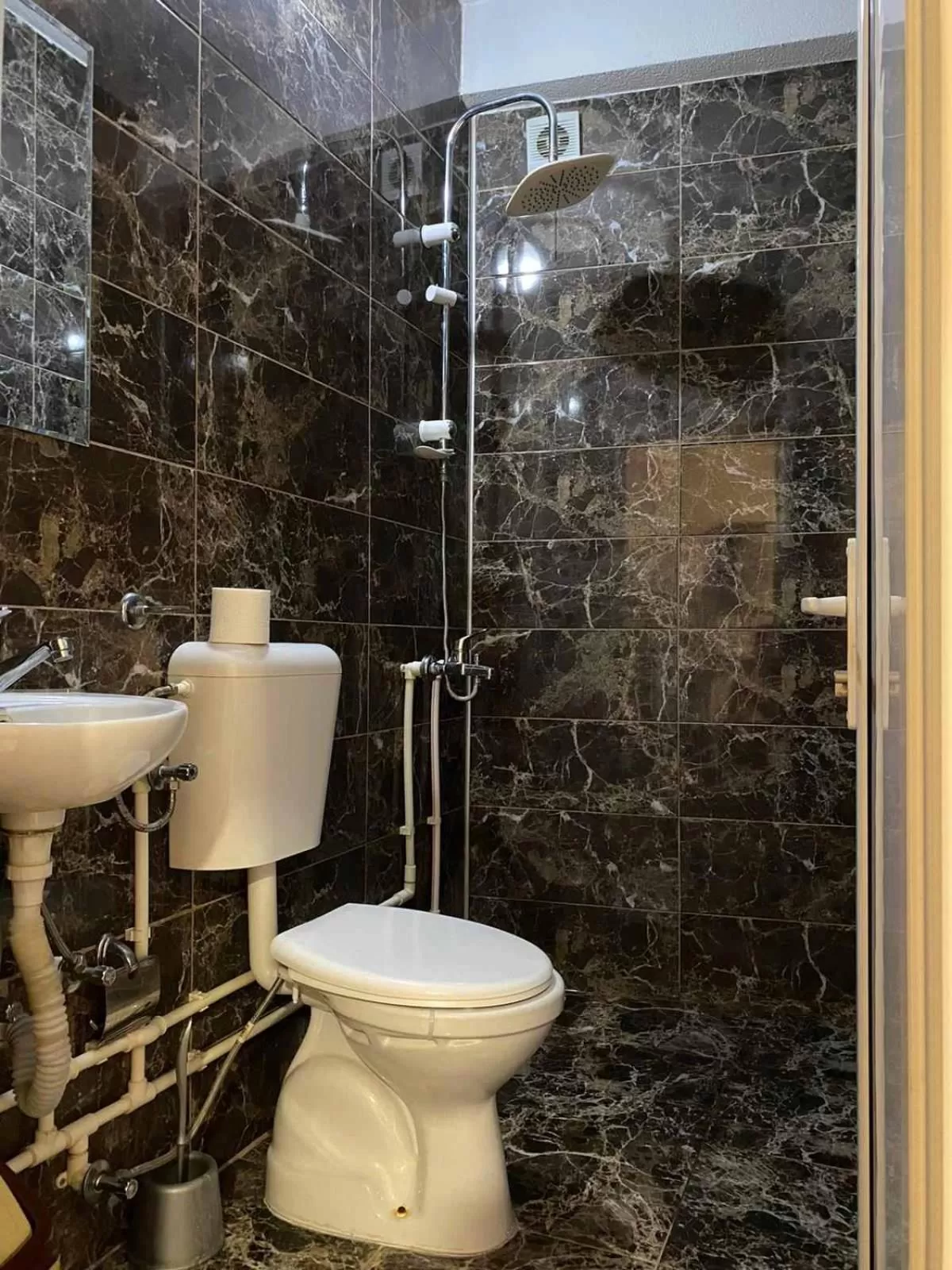 Bathroom in Motel Atika