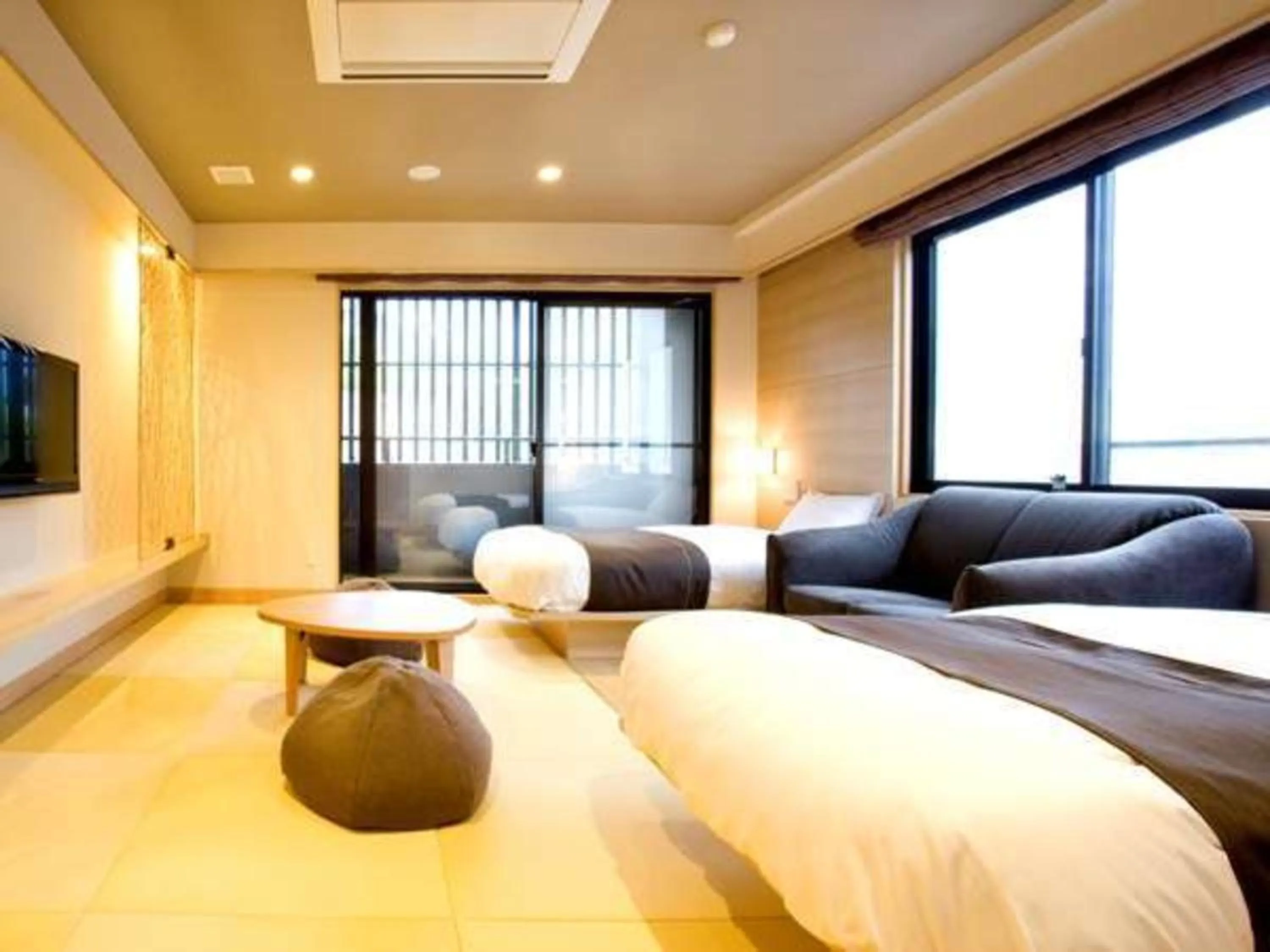 Photo of the whole room, Bed in Hana Beppu