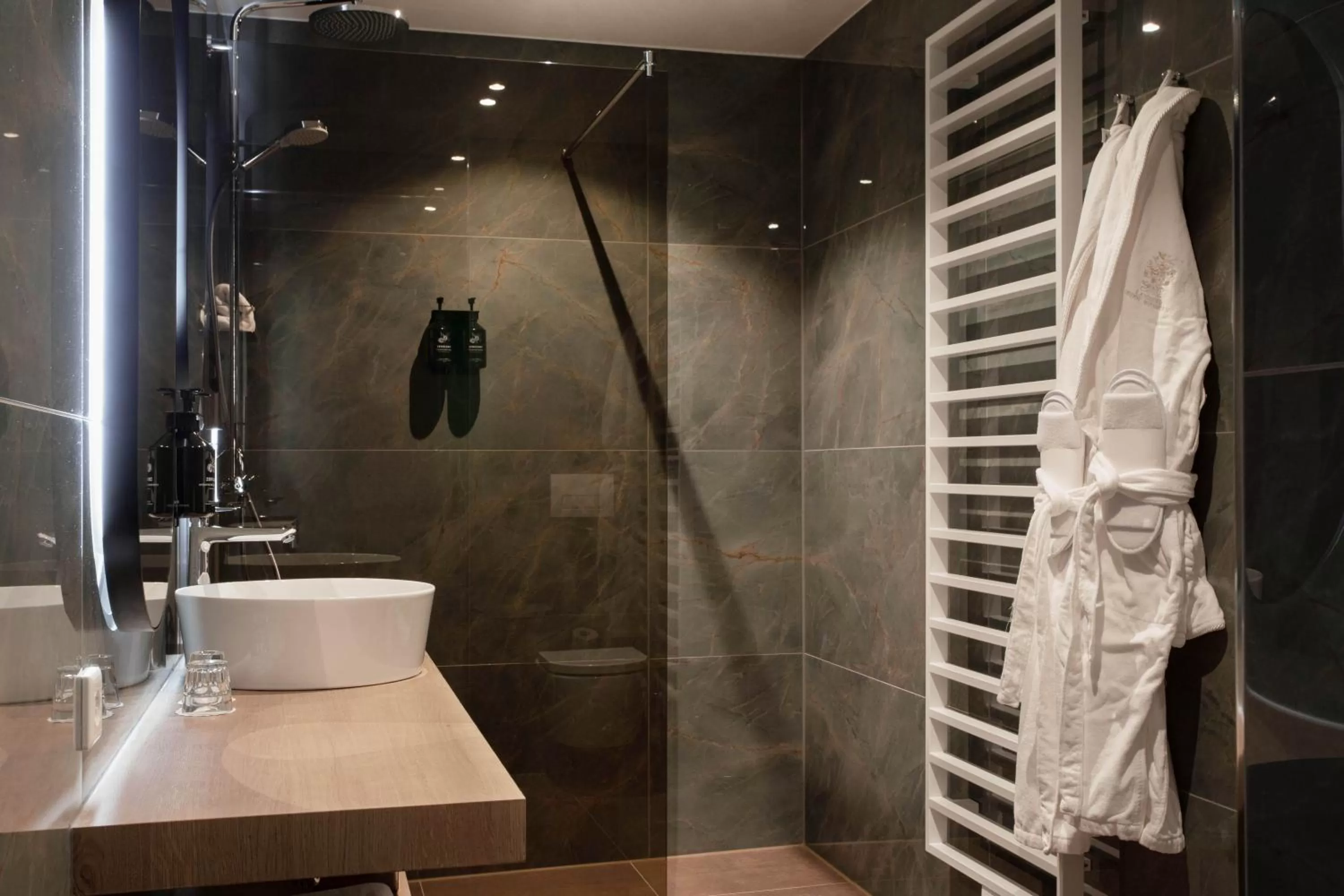 Bathroom in Landgoed Groot Warnsborn