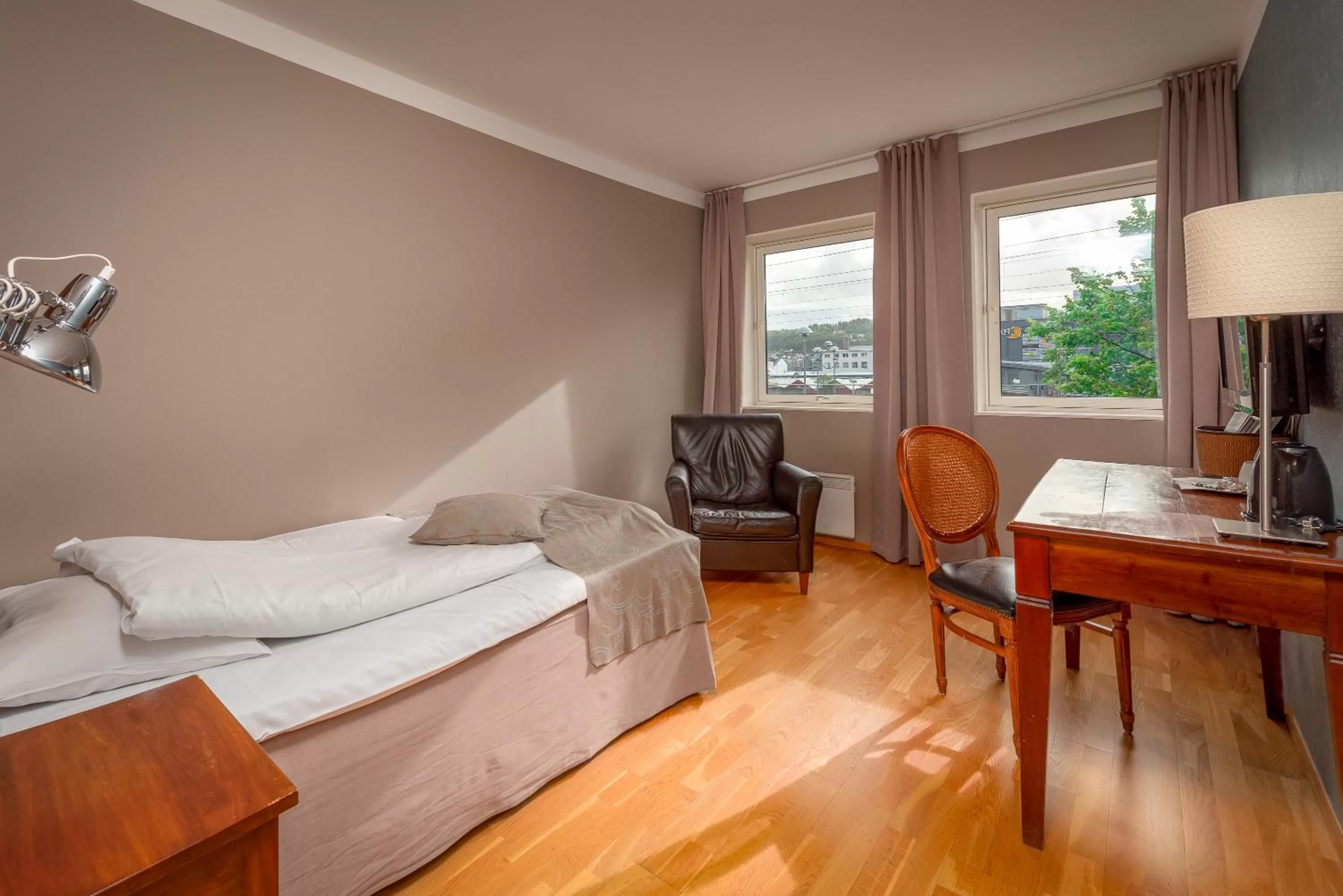 Photo of the whole room, Bed in GamlaVærket Gjæstgiveri og Tracteringssted