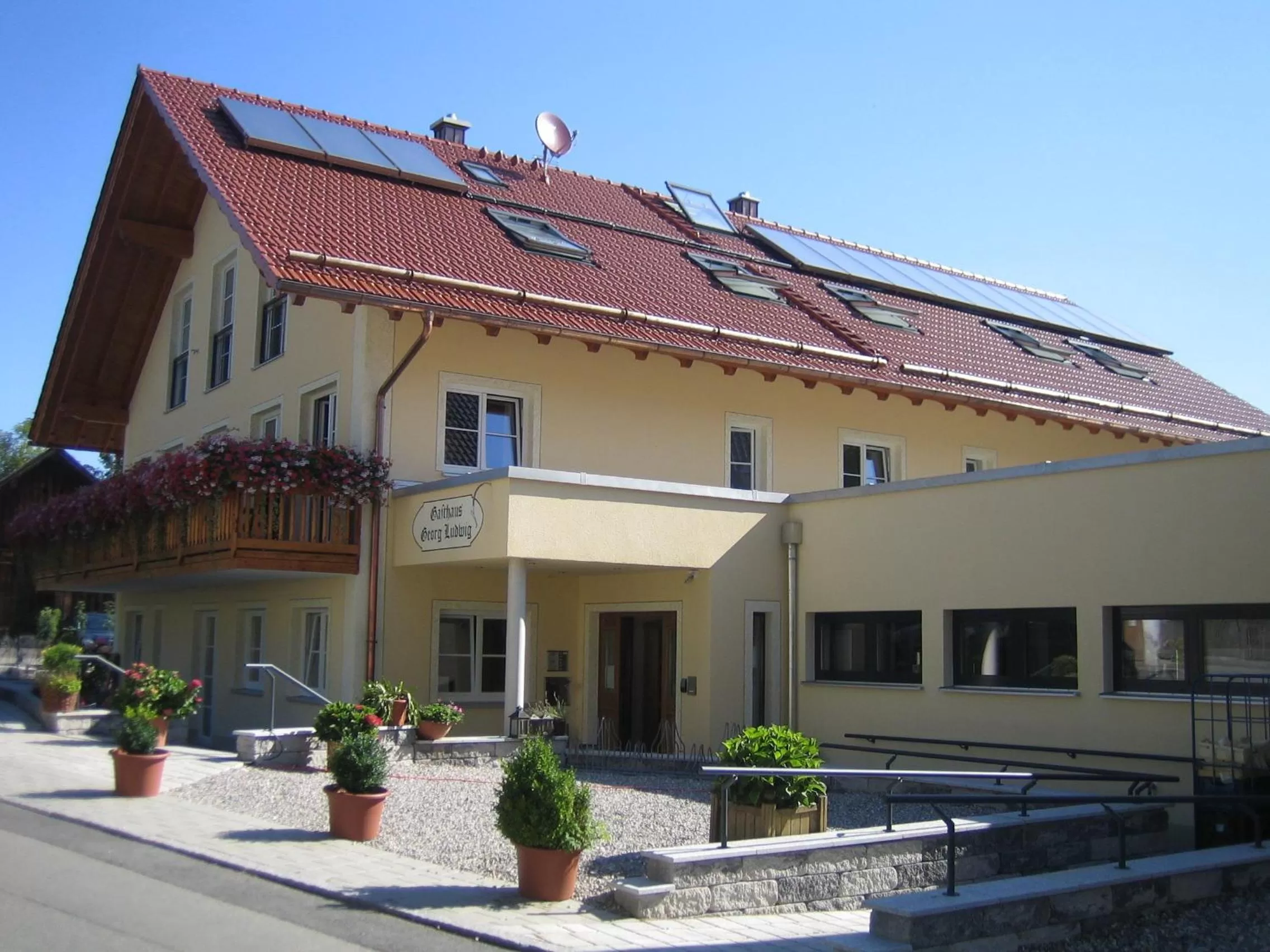 Property building in Gasthaus Georg Ludwig Maising