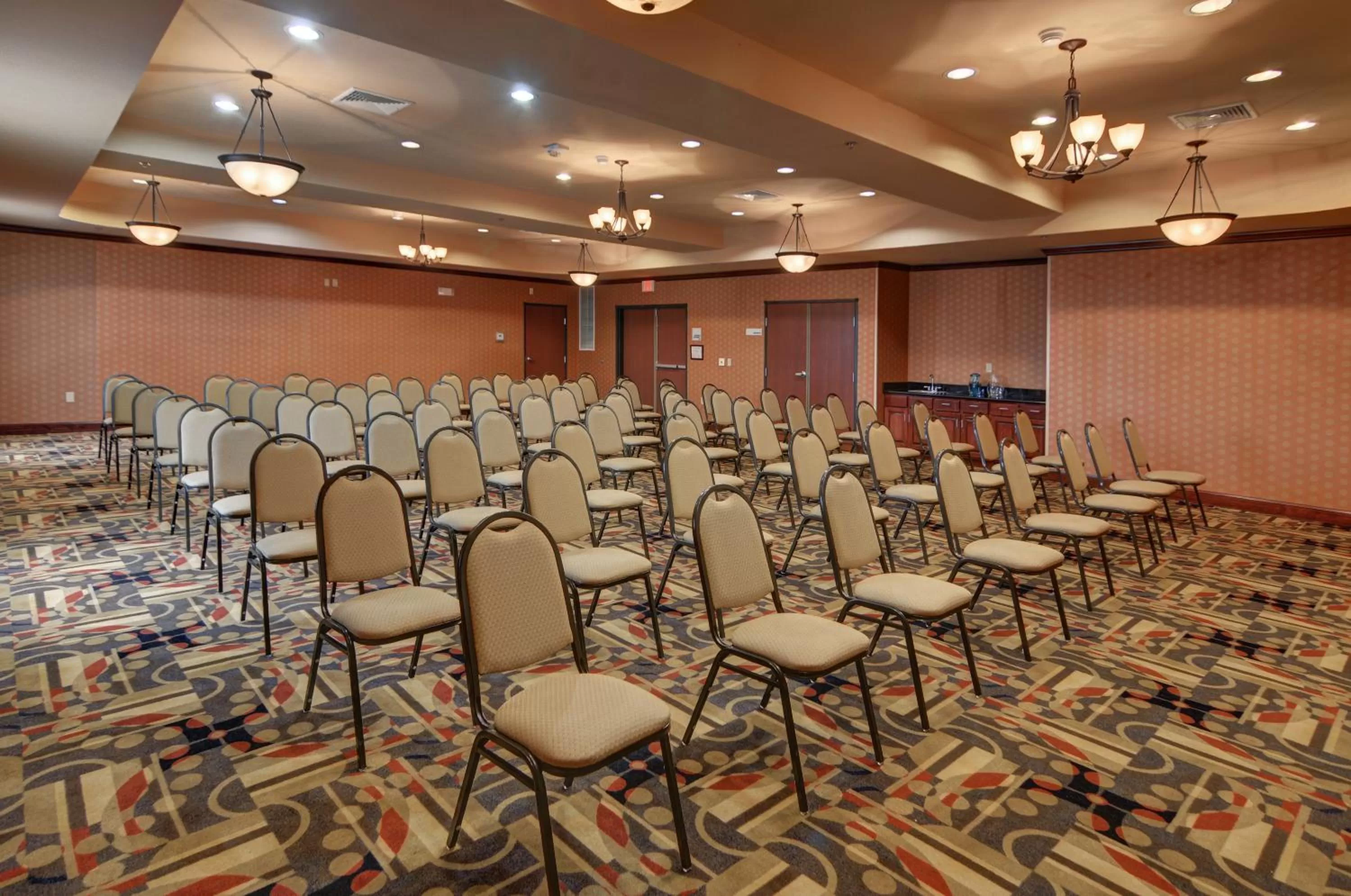 Meeting/conference room in Holiday Inn Express Hotel and Suites Altus by IHG