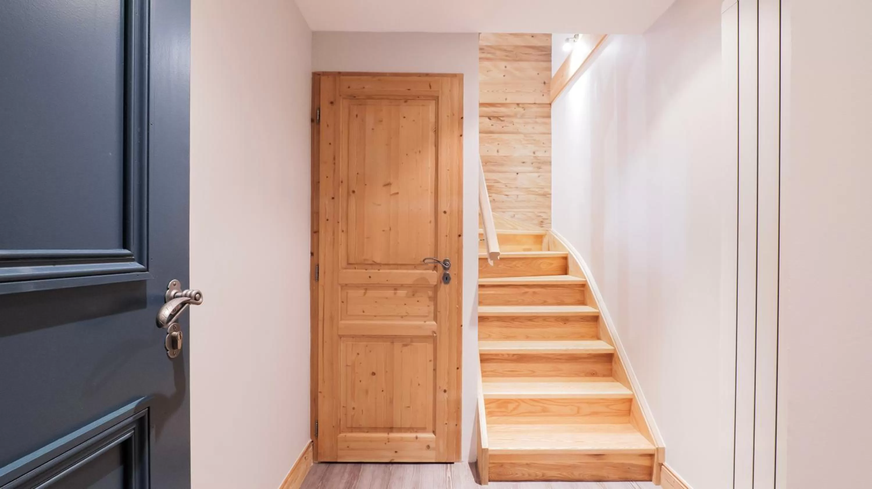 Facade/entrance in Hôtel des 2 Gares