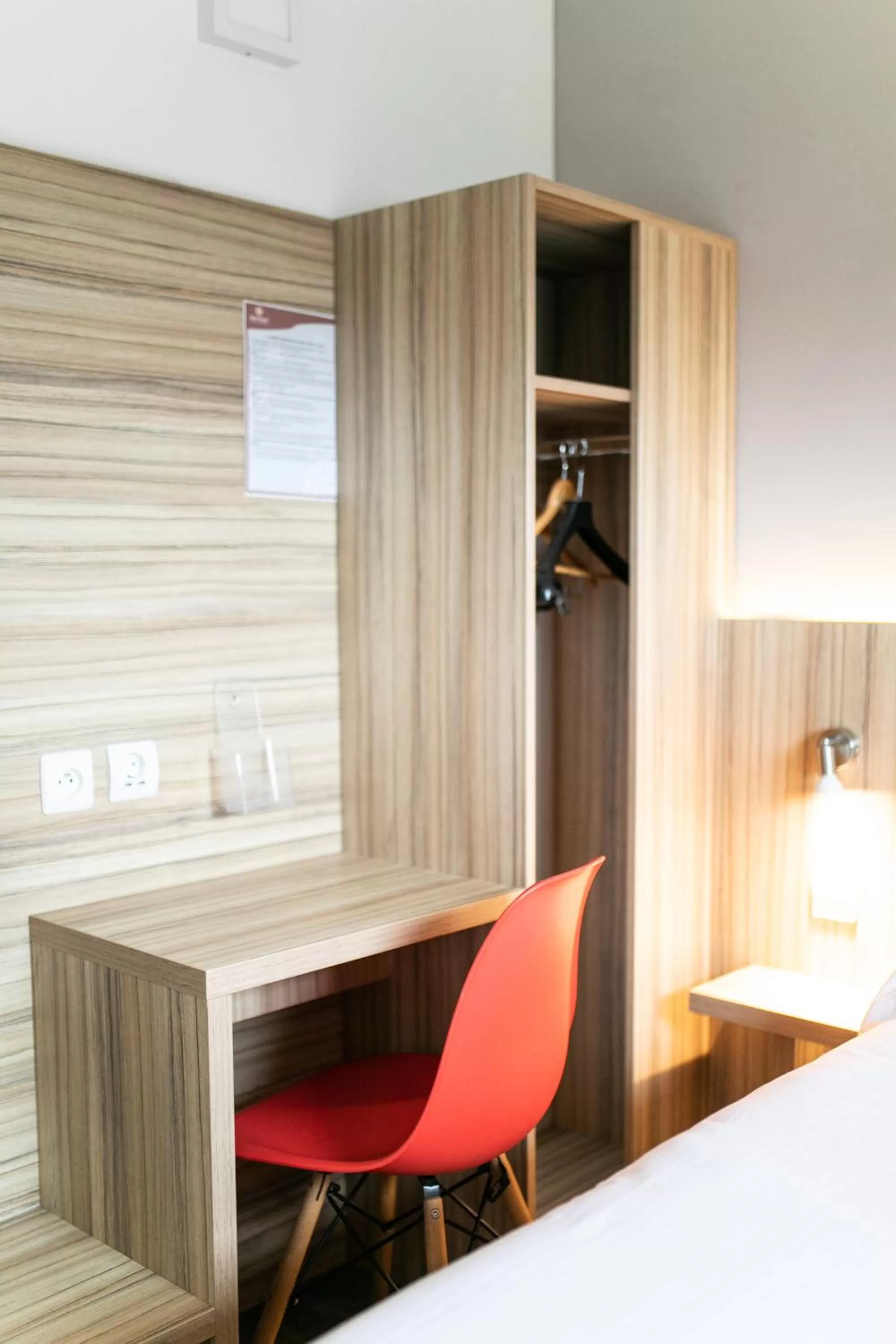 Bedroom, Bed in Best Hotel Bordeaux Sud