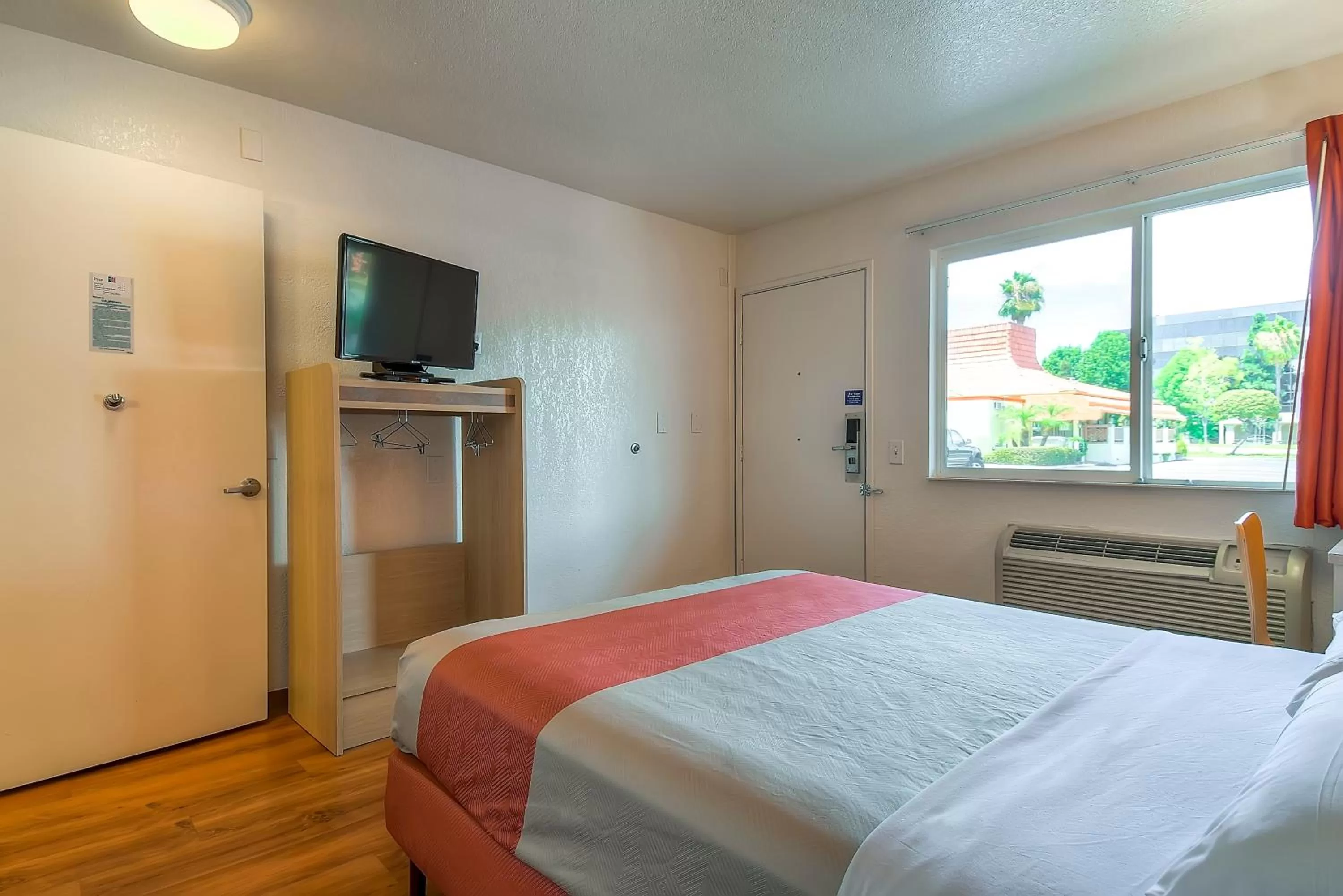 Bed in Motel 6-Westminster, CA - South - Long Beach Area