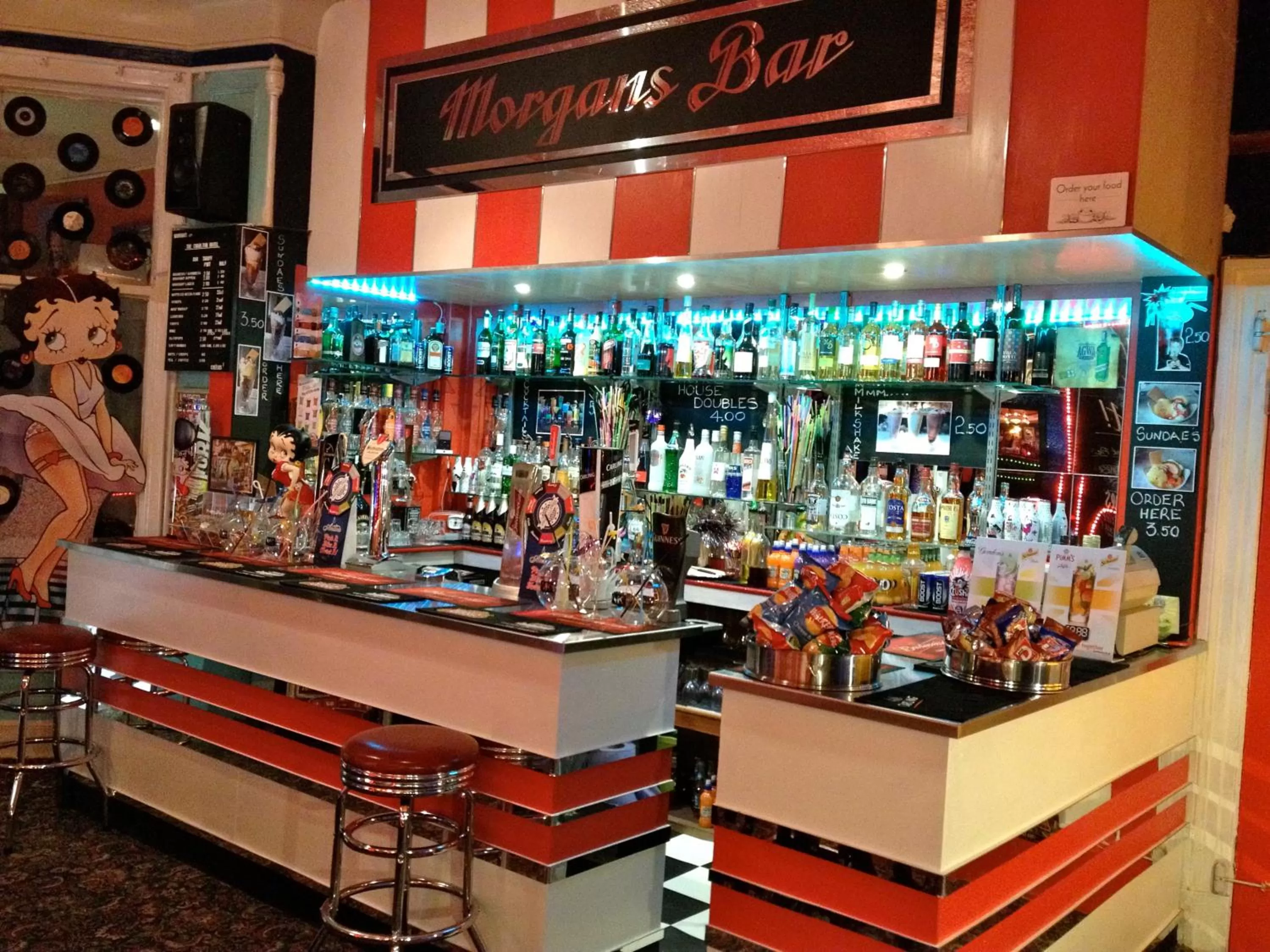 Lounge or bar in Charlton Aparthotel