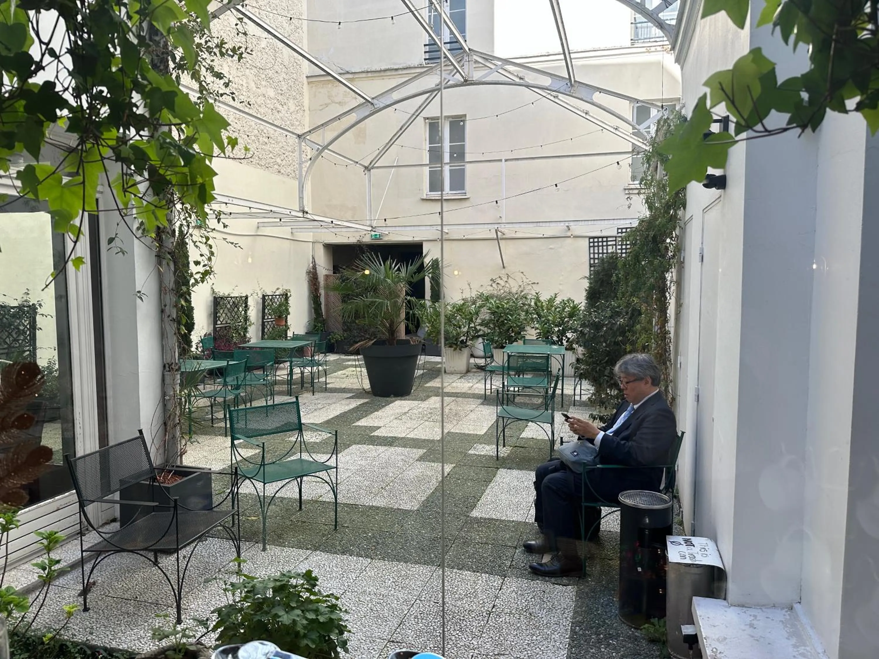 Garden in Hôtel France Eiffel