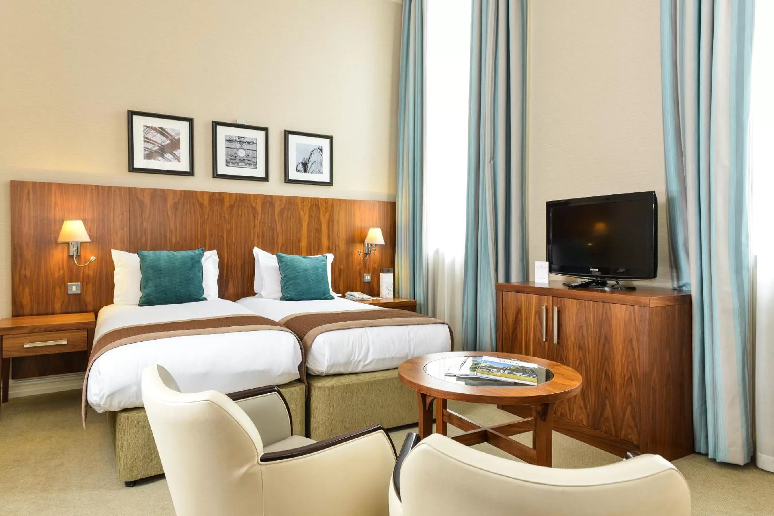 Photo of the whole room, Bed in The Grand, York