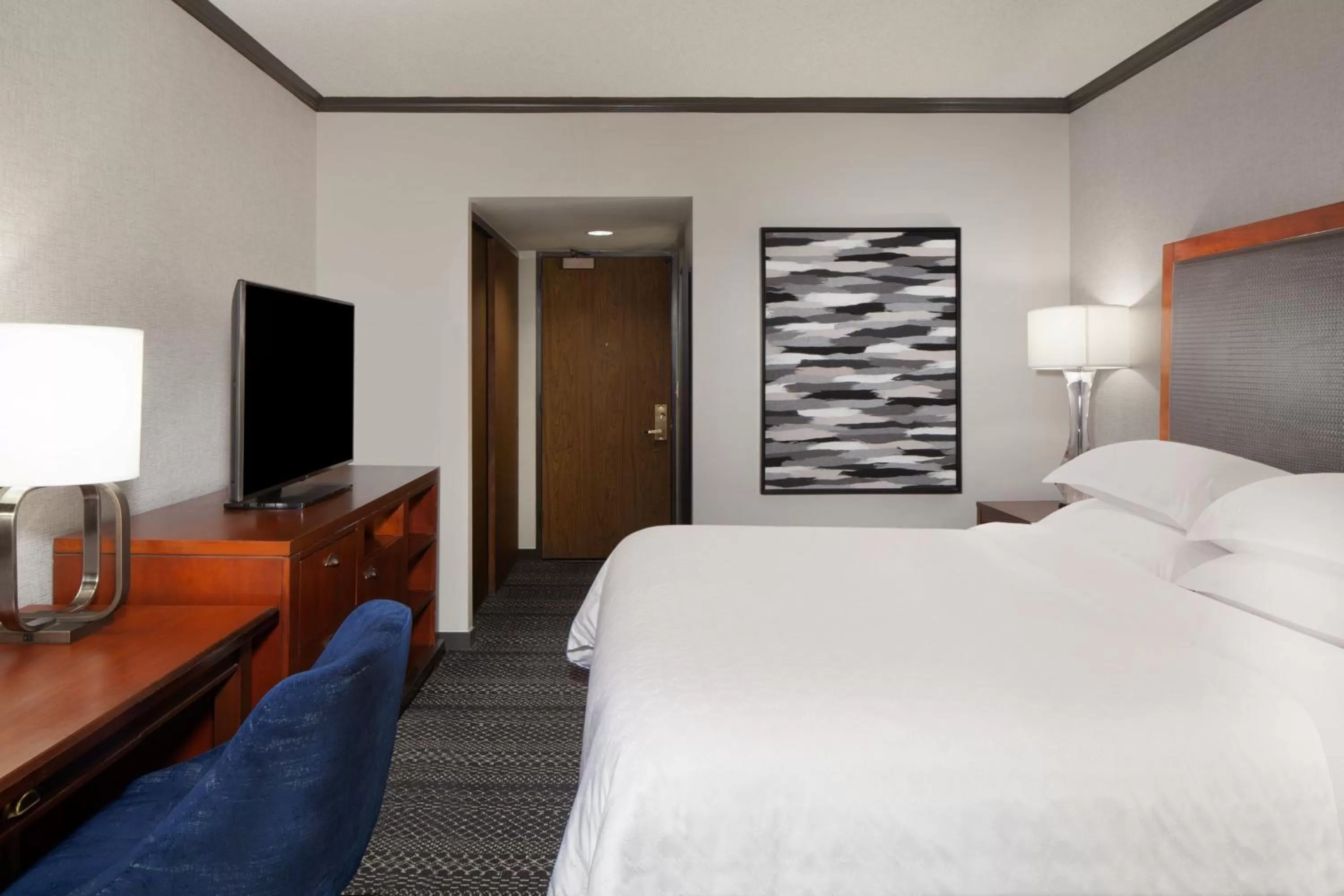 Photo of the whole room, Bed in Sheraton Anchorage Hotel