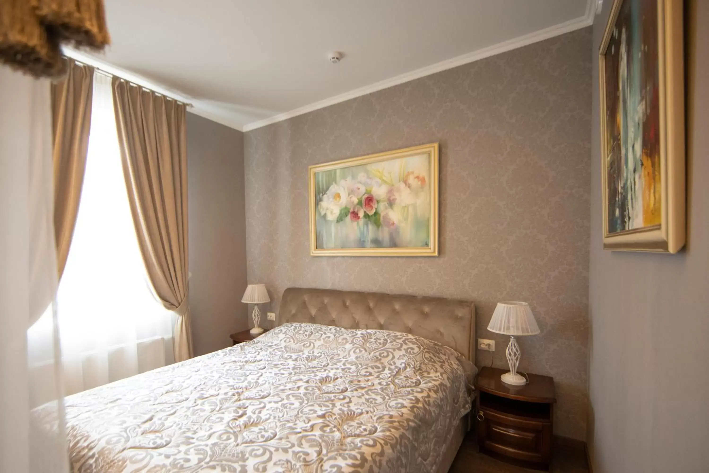 Deluxe Room in Hotel "Mandarin Clubhouse" Deluxe Room in Hotel "Mandarin Clubhouse"