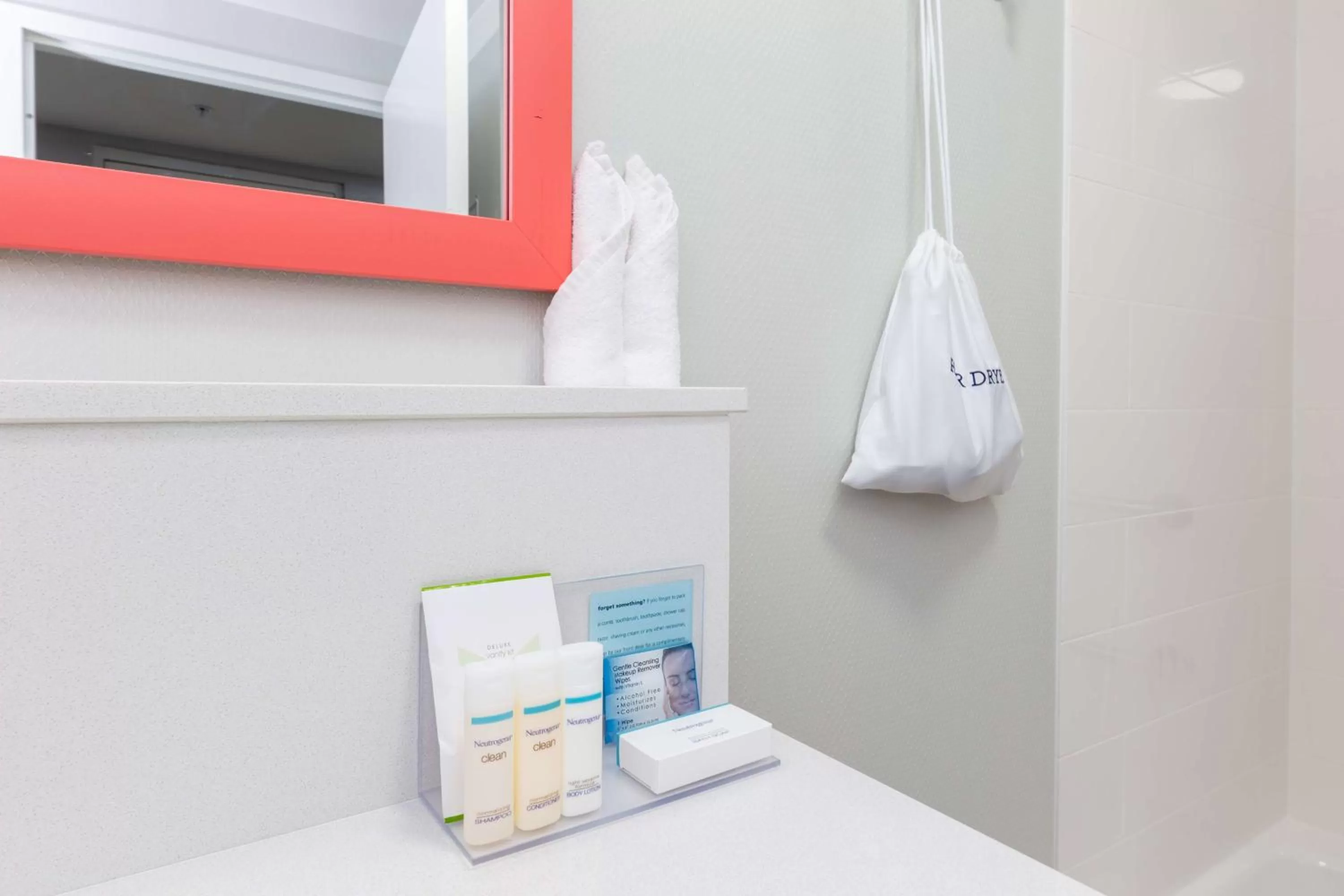 Bathroom in Hampton Inn Christiansburg/Blacksburg