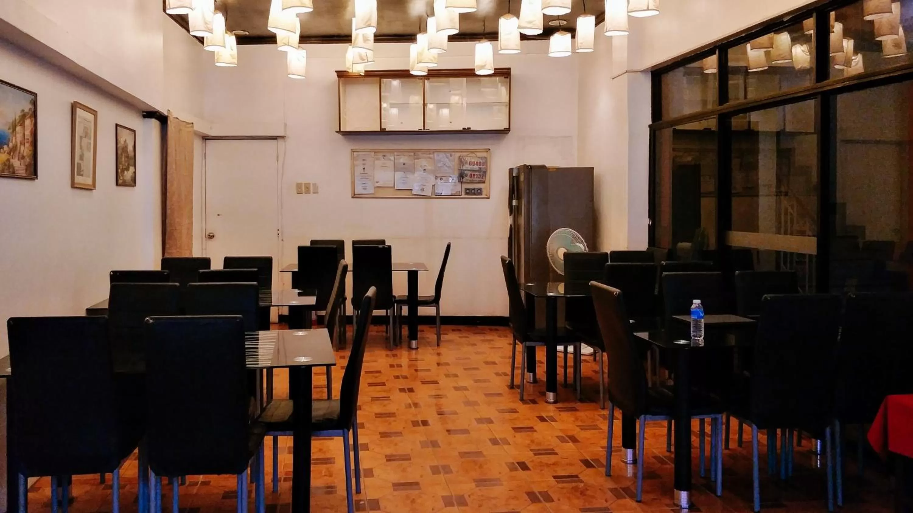 Restaurant/places to eat in RedDoorz near Maribago Barangay Hall