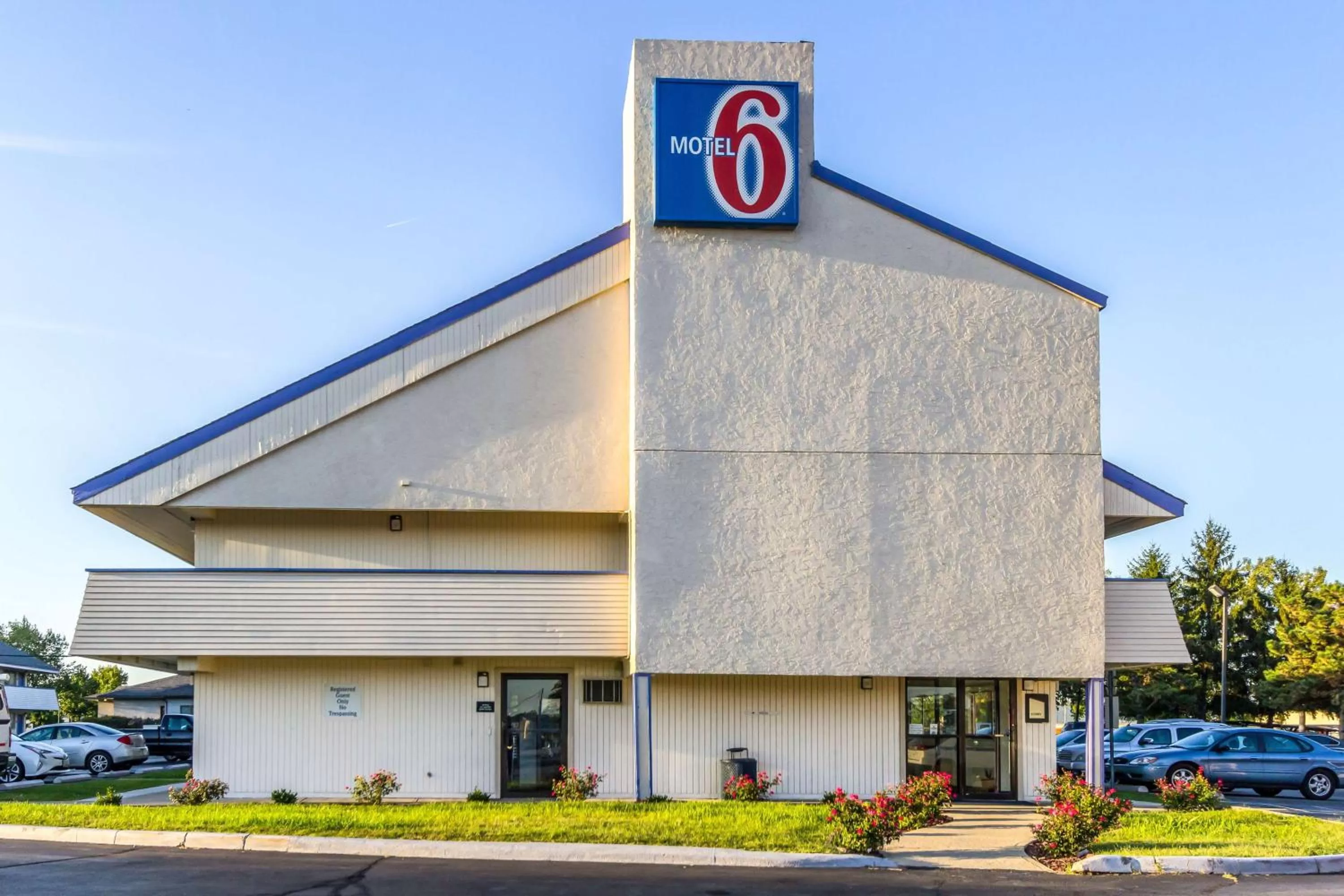 Property building in Motel 6-Grove City, OH