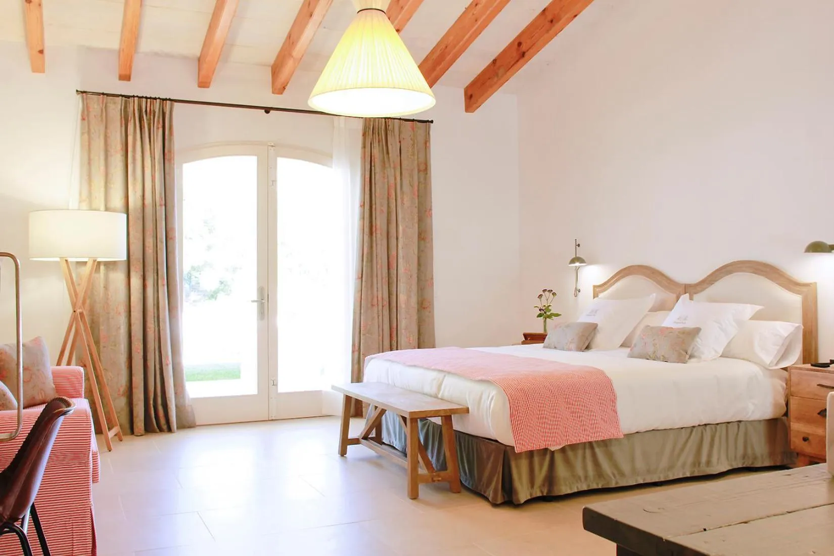 Photo of the whole room, Bed in Hotel Rural Binigaus Vell