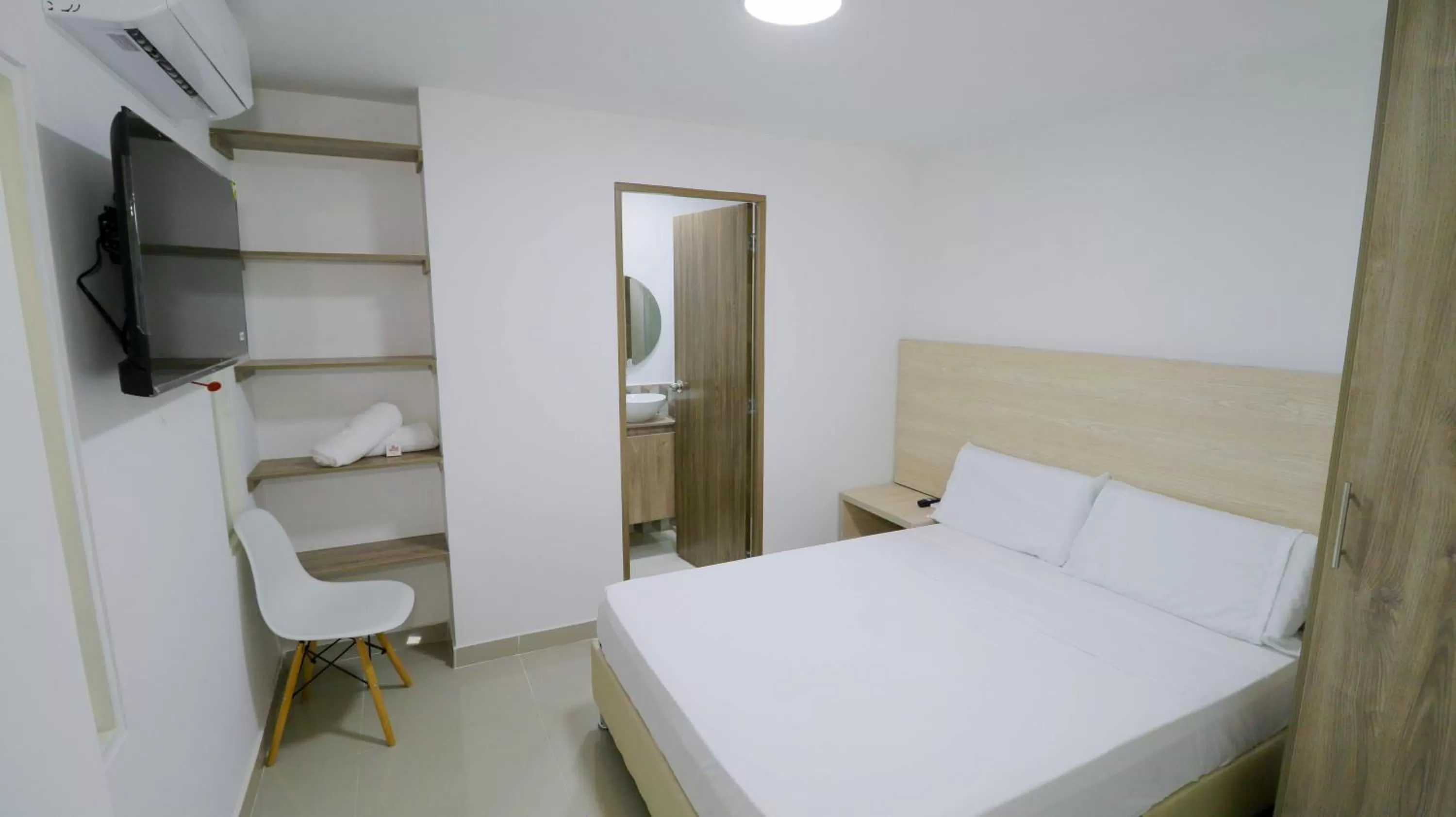 Photo of the whole room, Bed in Aw Hotel Pasarela Real