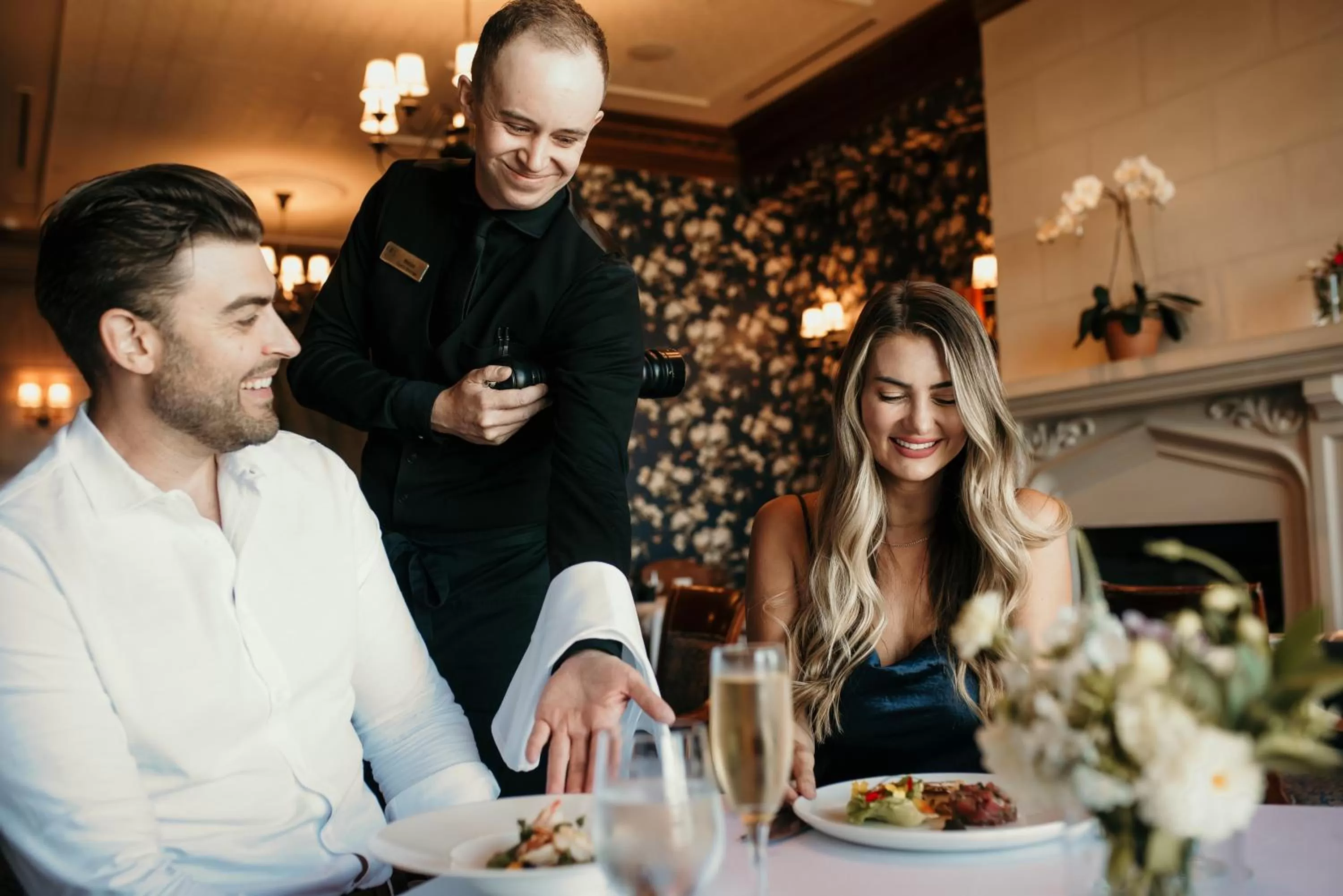 Restaurant/places to eat in Oak Bay Beach Hotel