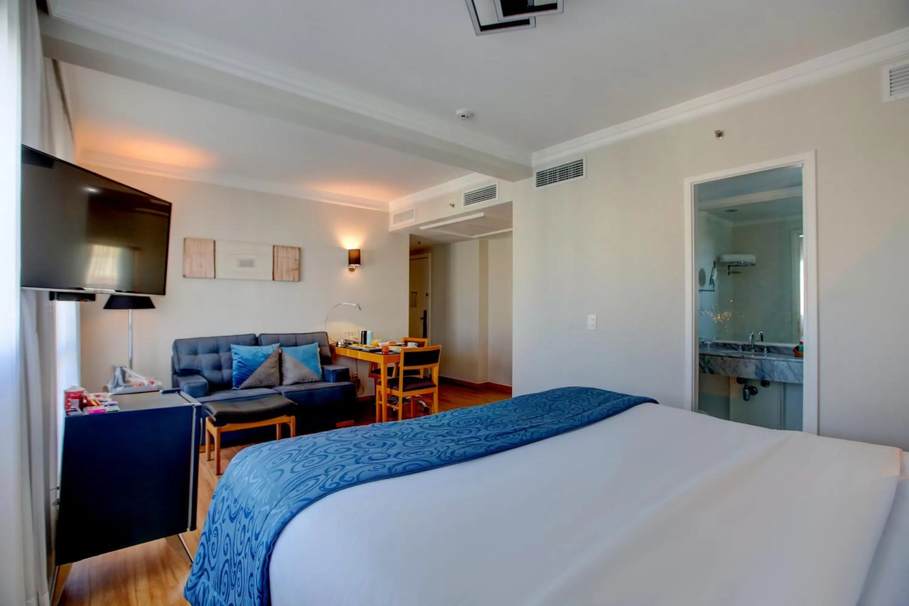 Photo of the whole room, Bed in Quality Suítes Oscar Freire