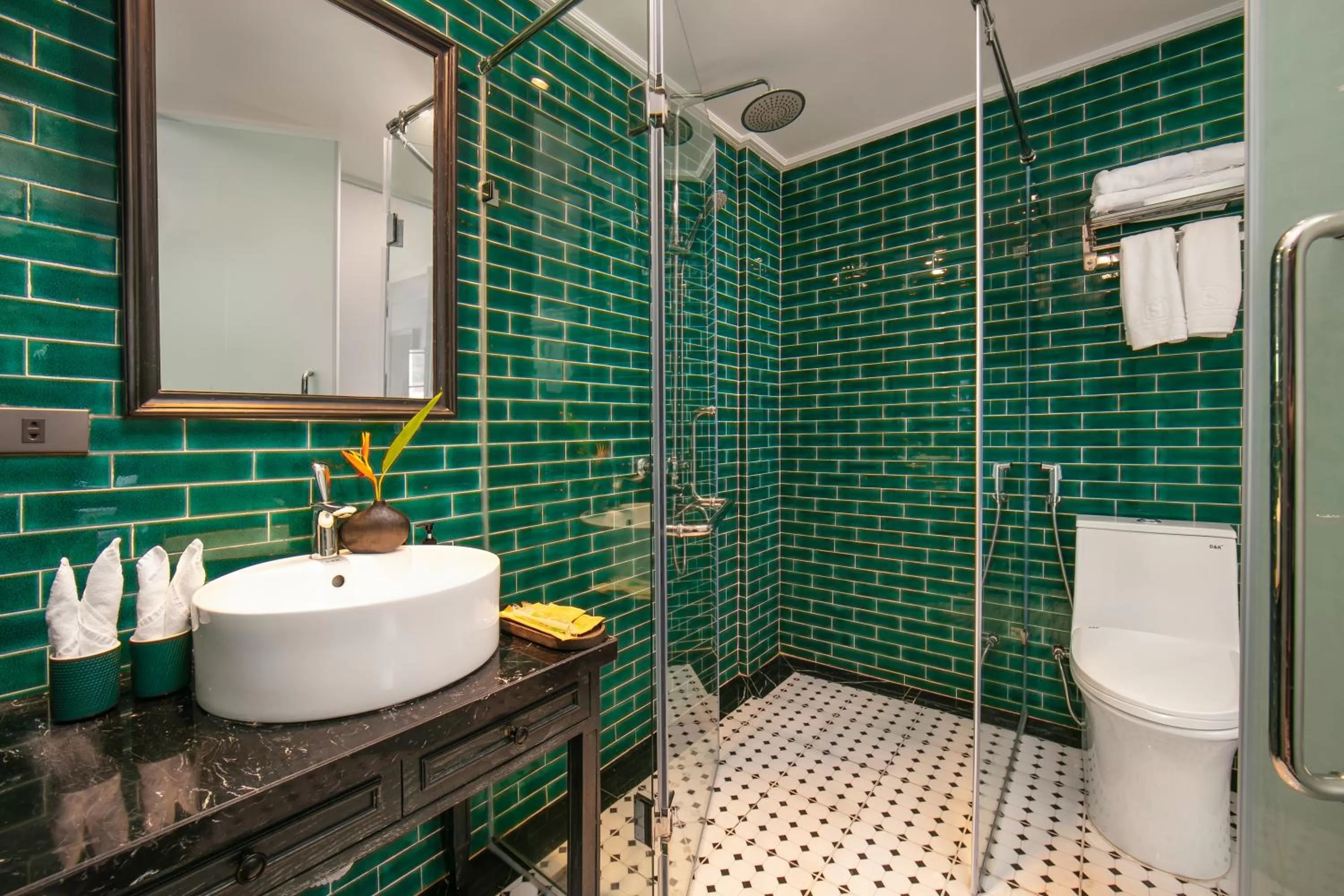 Shower in The Exquisite HaLong Hotel