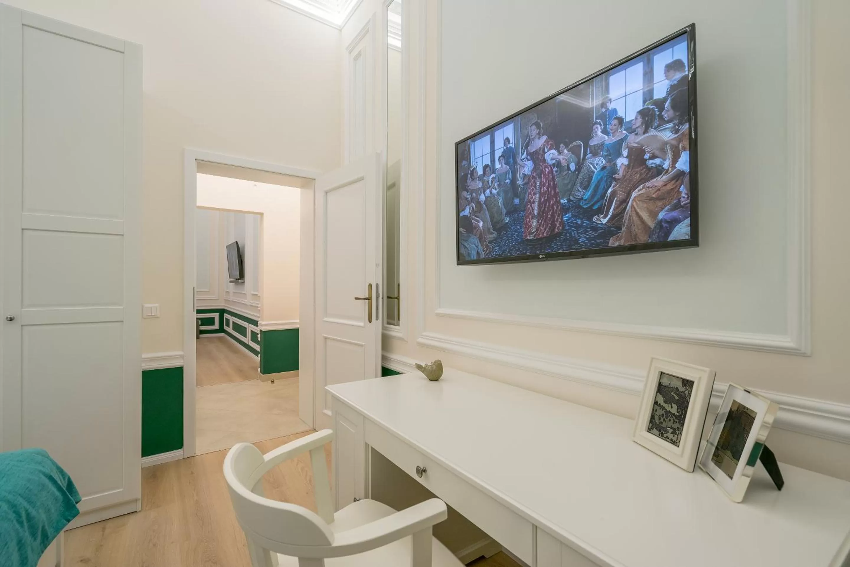 TV and multimedia in Revelton Suites Karlovy Vary