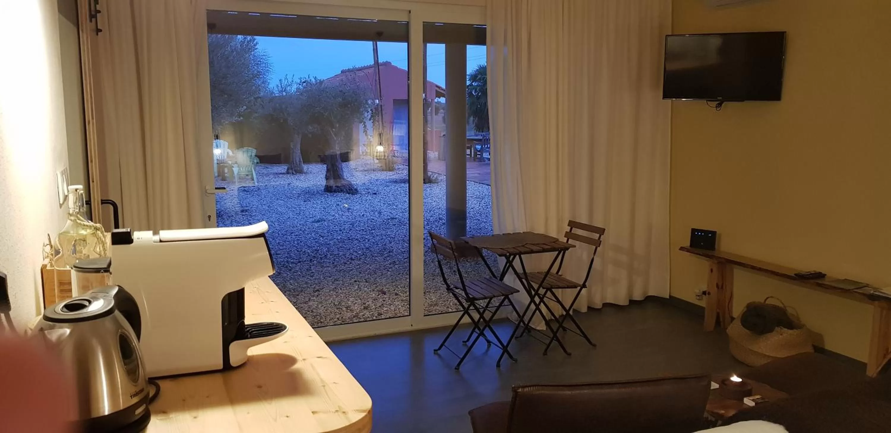 Trendy and Luxe B&B and Garden Suite