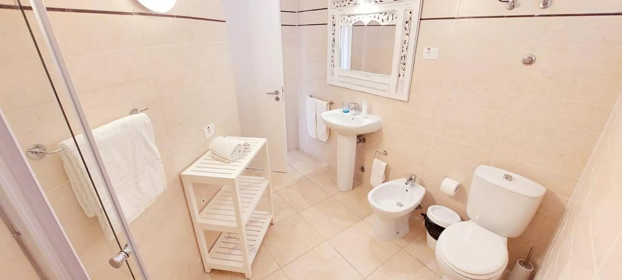 Shower in Branco Suites - Rooms & Holiday Apartments