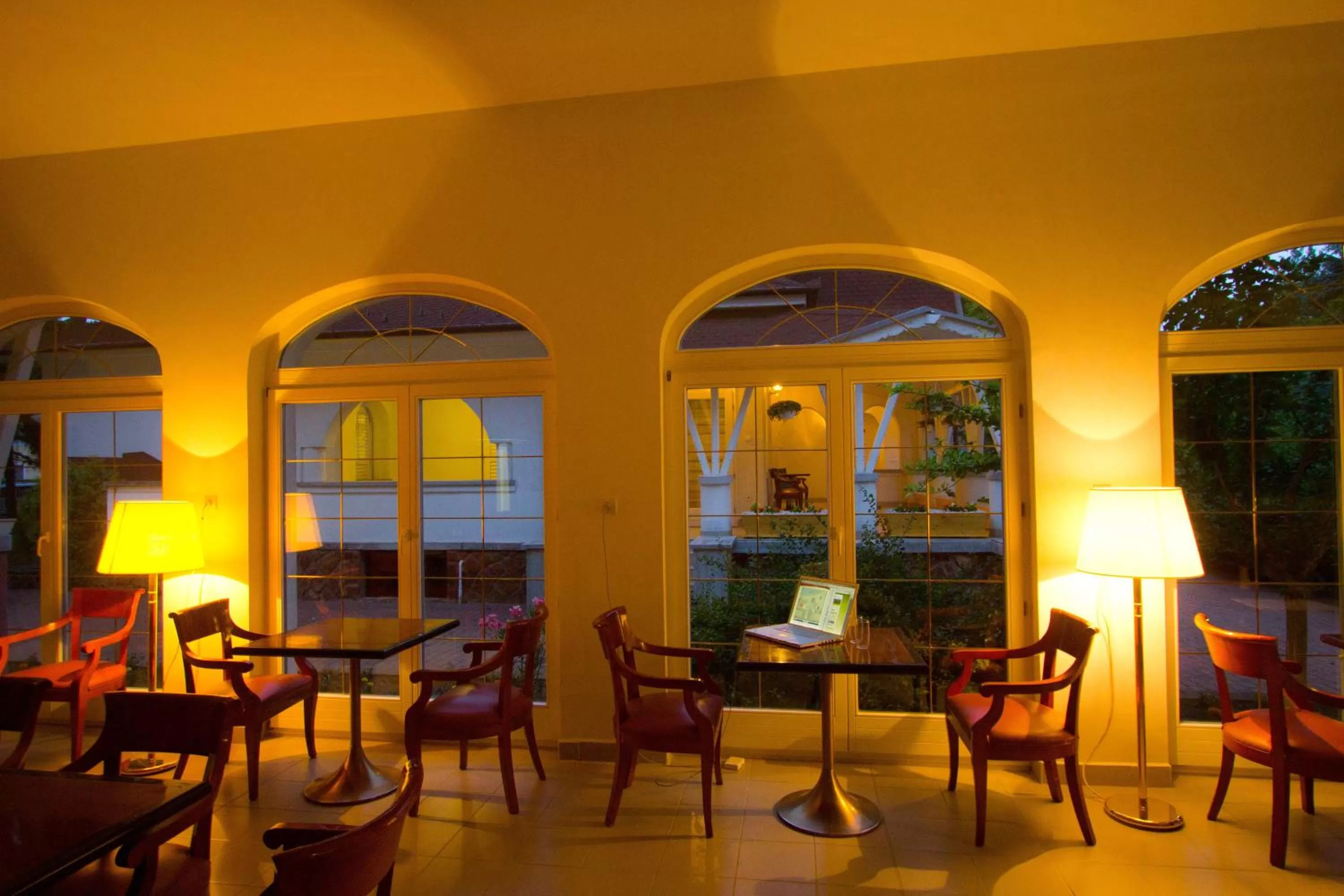 Restaurant/places to eat in Partvilla Balatonboglar