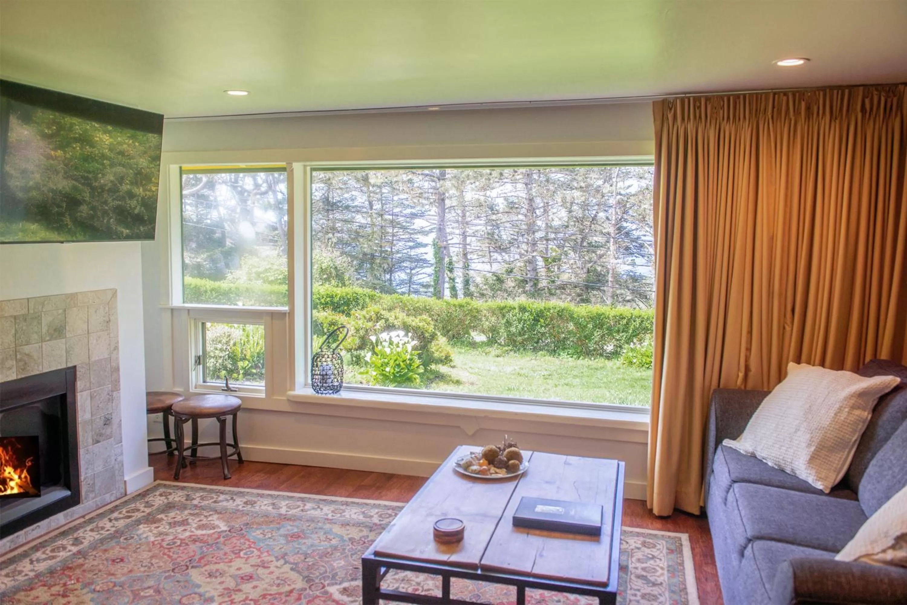 Living room in Inn at Buckhorn Cove