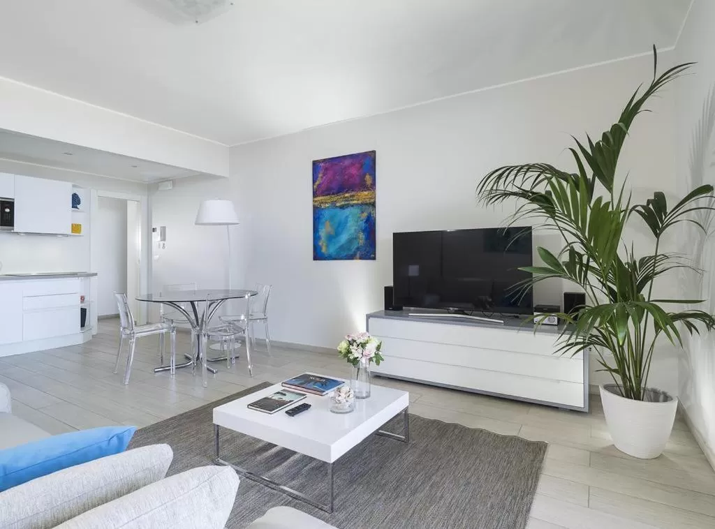 TV and multimedia in Isola Bella Infinity Suites